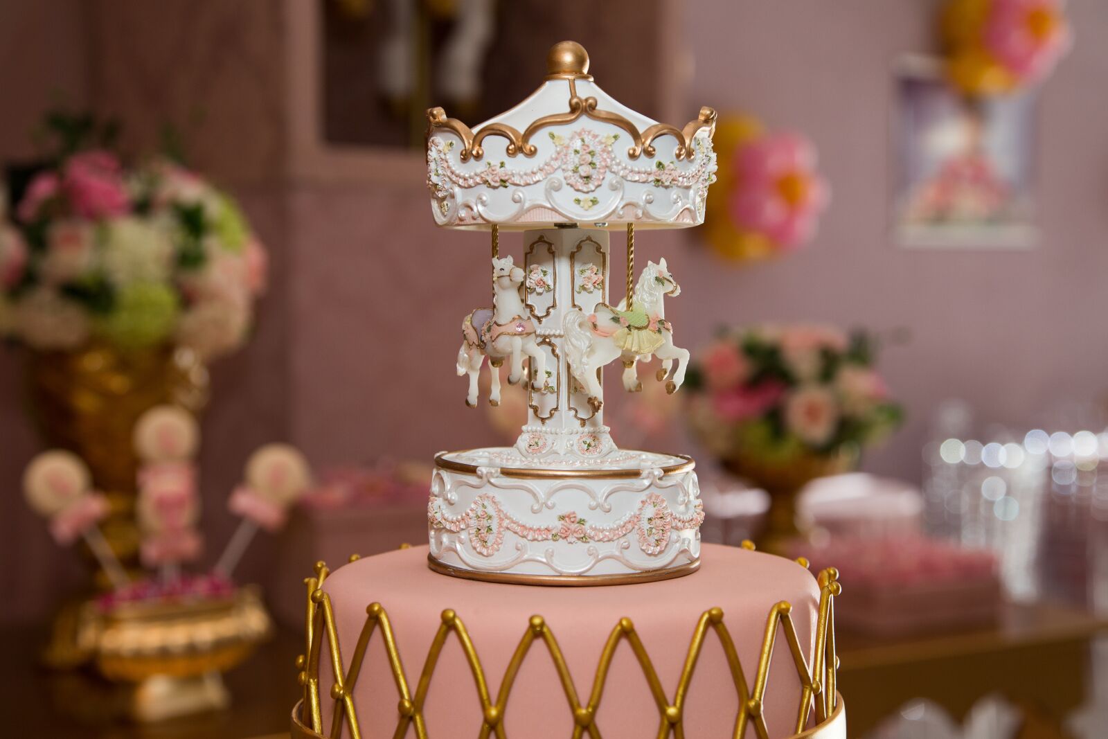 Canon EOS 6D + Canon EF 24-105mm F4L IS USM sample photo. Carousel, candle, cake photography