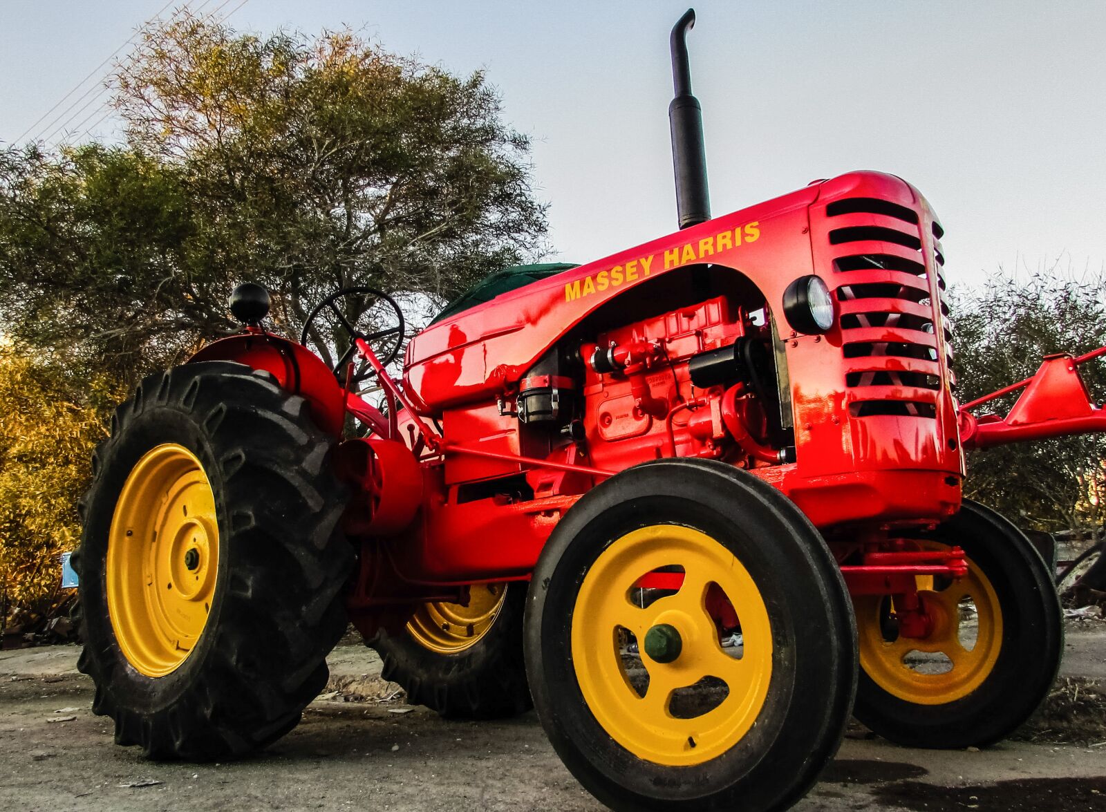 Canon PowerShot SX400 IS sample photo. Tractor, old, renovated photography