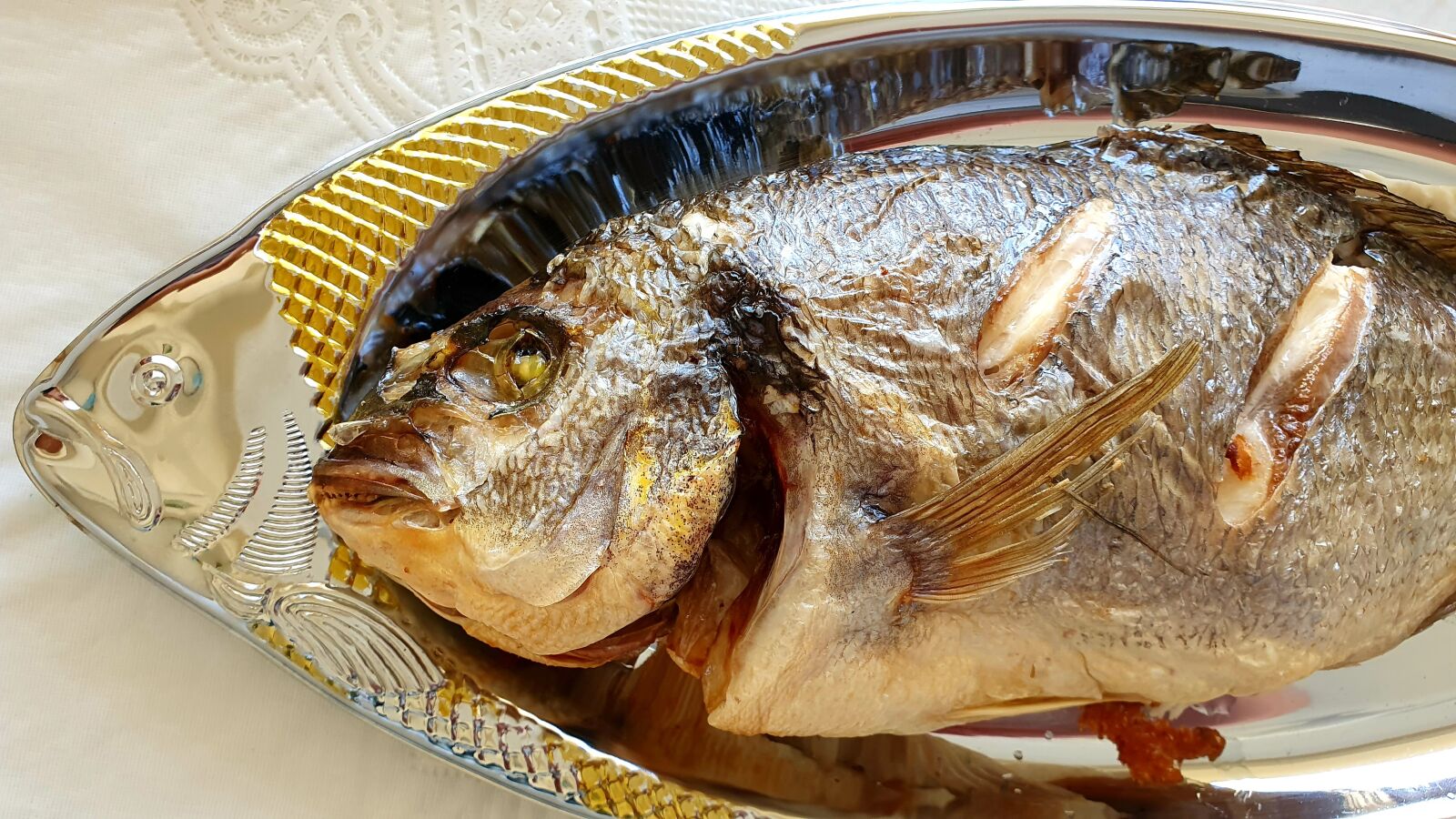 Samsung Galaxy S10e sample photo. Fish, cupra, baked photography
