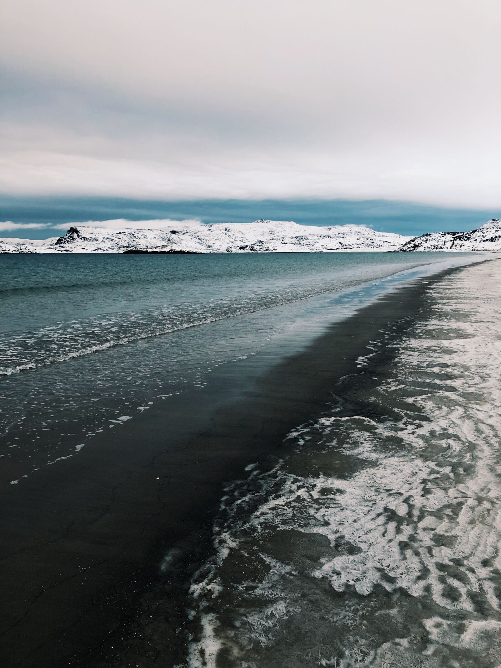 iPhone X back dual camera 4mm f/1.8 sample photo. Ocean, teriberka, nature photography
