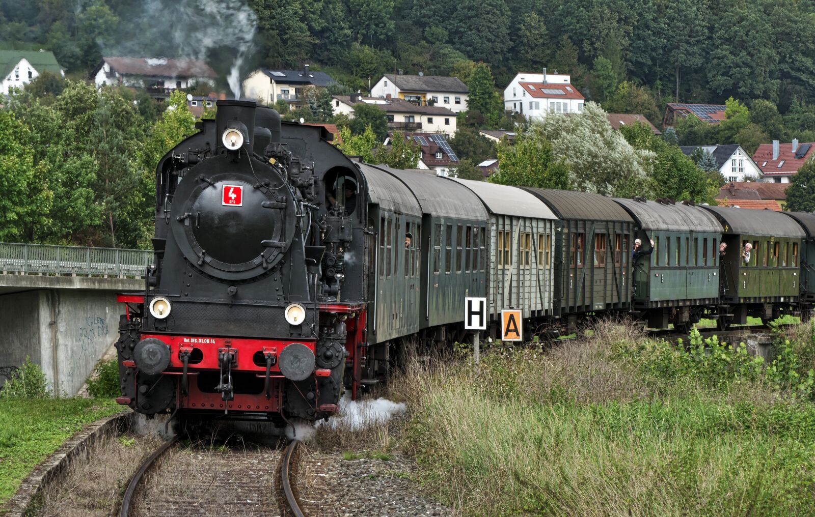 Panasonic Lumix DMC-FZ1000 sample photo. Steam locomotive, tank locomotive photography