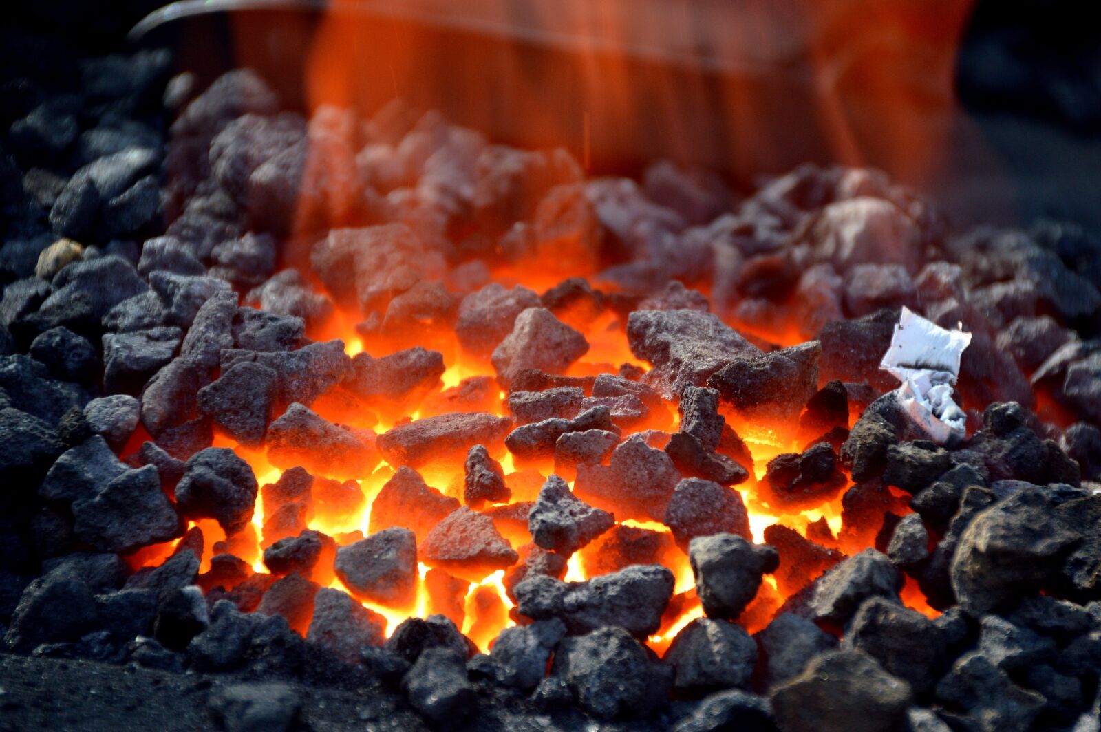 Nikon D3200 sample photo. Grill, glut, kohle photography