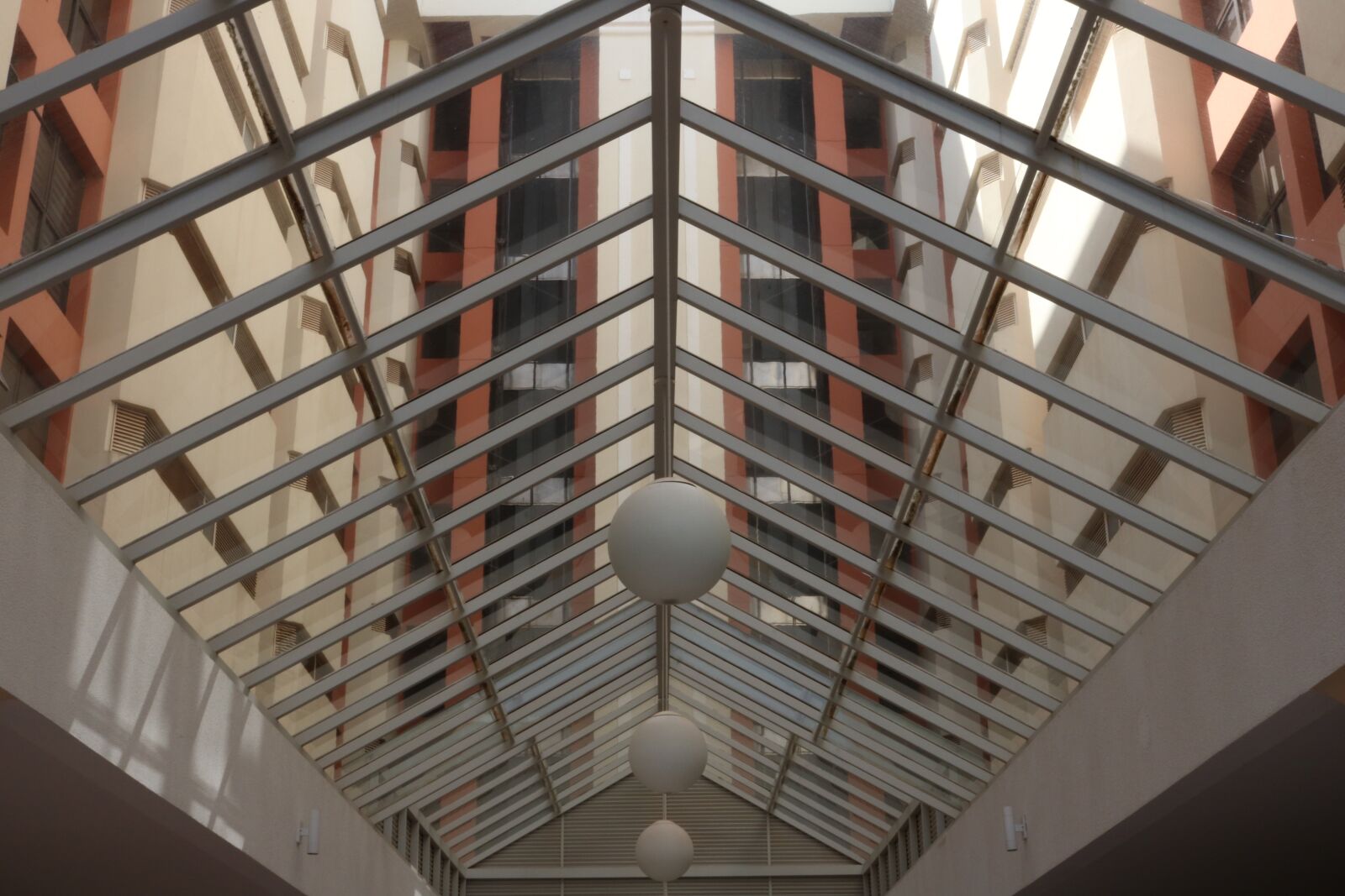 Canon EOS 750D (EOS Rebel T6i / EOS Kiss X8i) sample photo. Roof, building, lifts photography