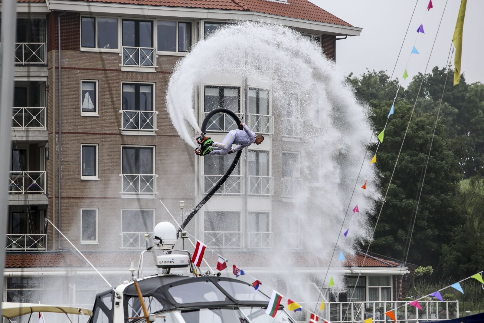 Canon EOS 6D + Canon EF 70-200mm F2.8L IS USM sample photo. Tholen, port day, flyboard photography
