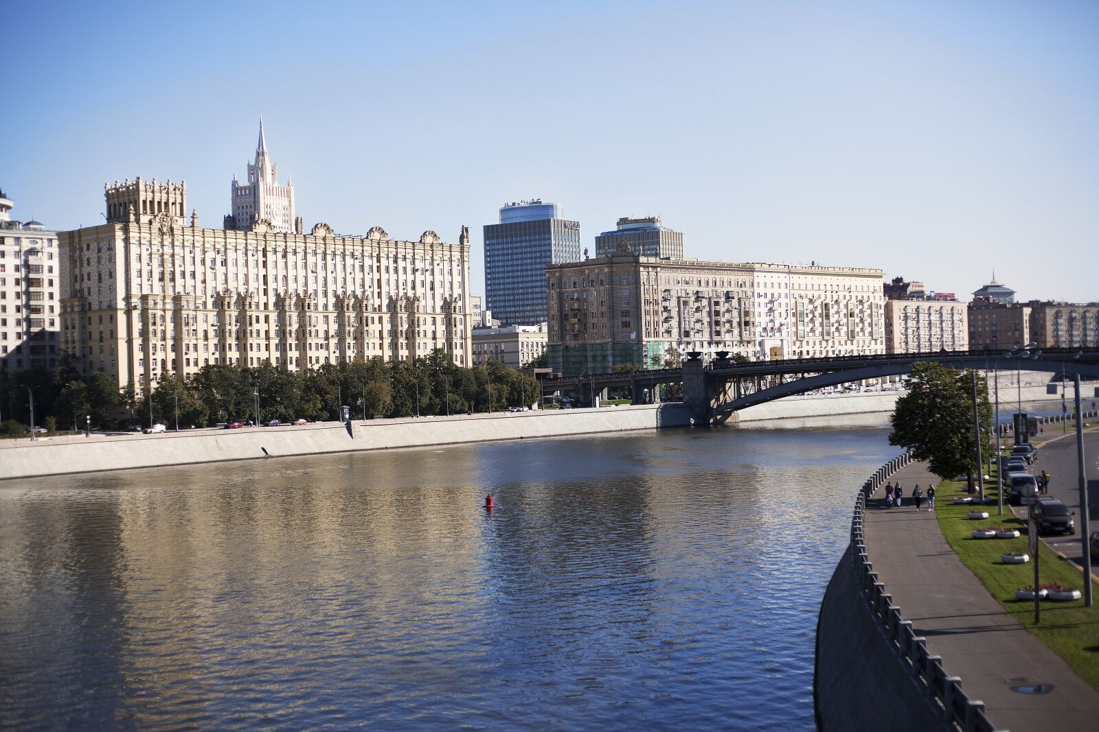 Canon EOS 5D Mark II sample photo. Moscow, small river, reflection photography