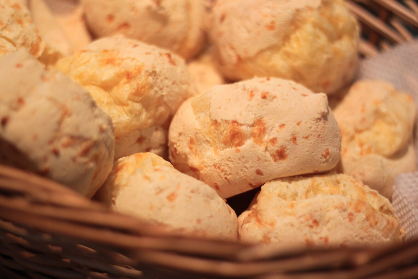 Canon EOS 500D (EOS Rebel T1i / EOS Kiss X3) sample photo. Cheese bread, food, brazilian photography