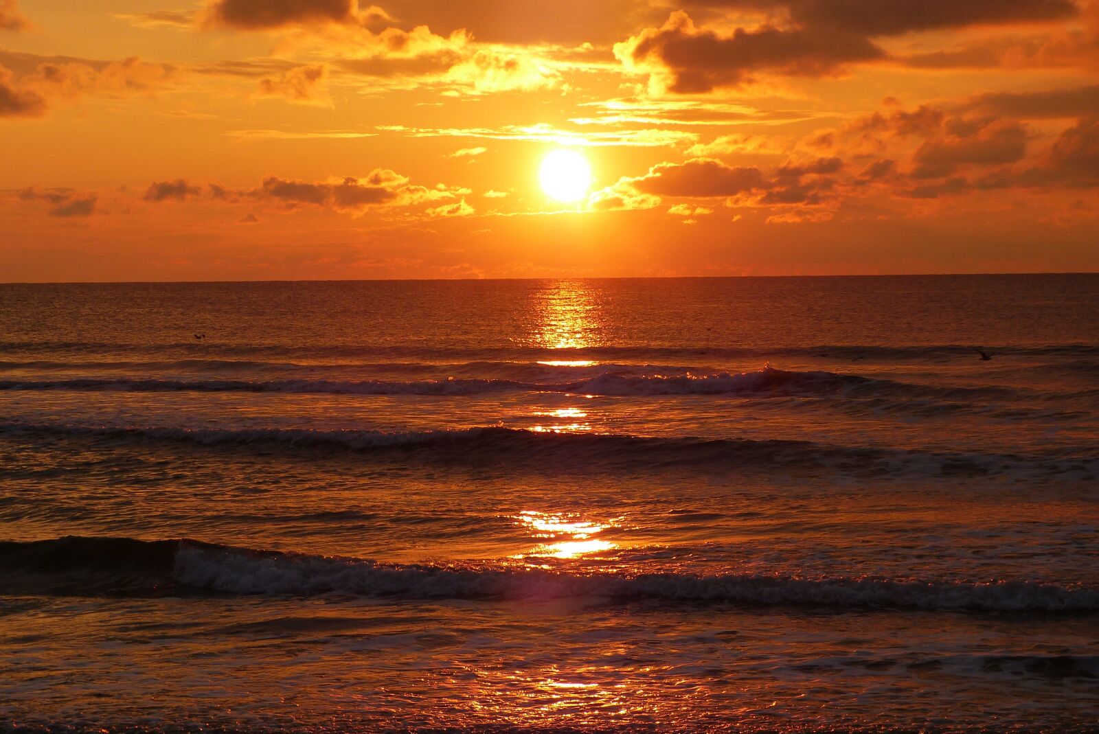 Panasonic Lumix DMC-FZ150 sample photo. Sunset, romantic, vacations photography