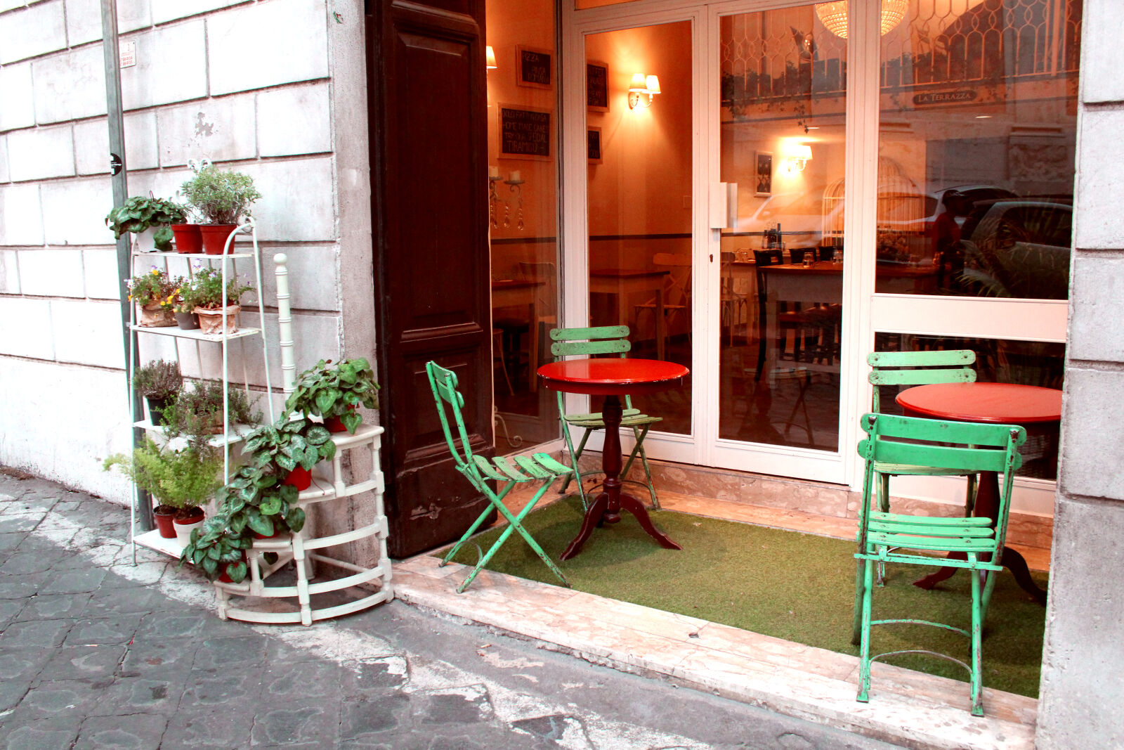 Canon EOS 1300D (EOS Rebel T6 / EOS Kiss X80) sample photo. Breakfast, cafe, chair, dinner photography