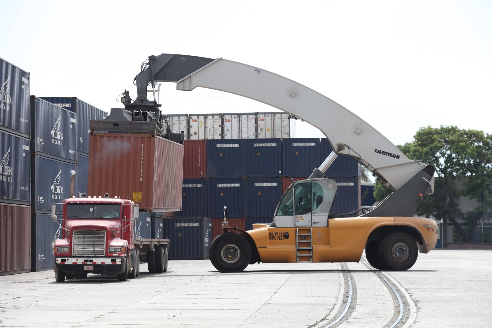 Canon EOS 5D Mark II sample photo. Truck crane, containers, port photography