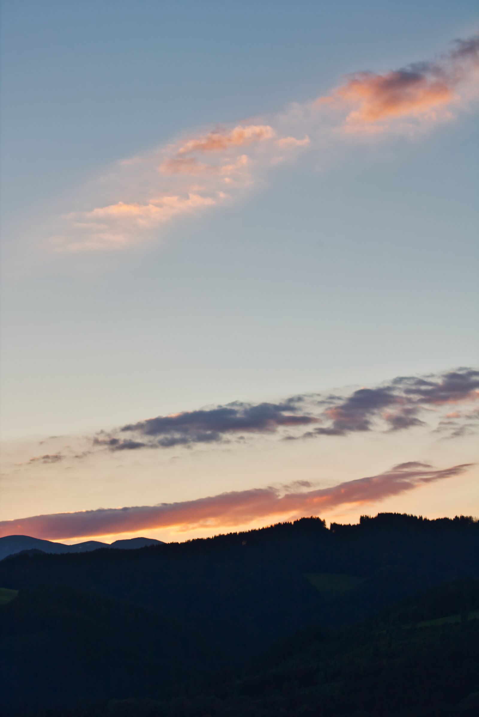 Canon EOS 750D (EOS Rebel T6i / EOS Kiss X8i) sample photo. Sunset, clouds, mountains photography