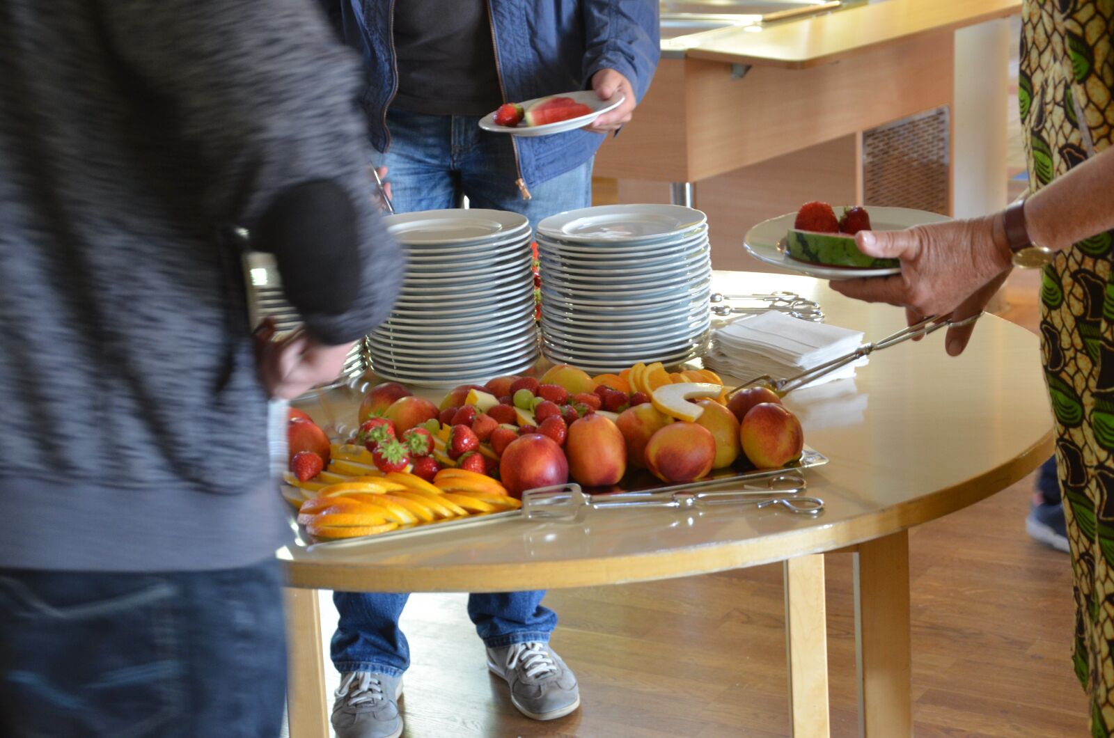 Nikon D7000 sample photo. Fruit, small plates, barrel photography