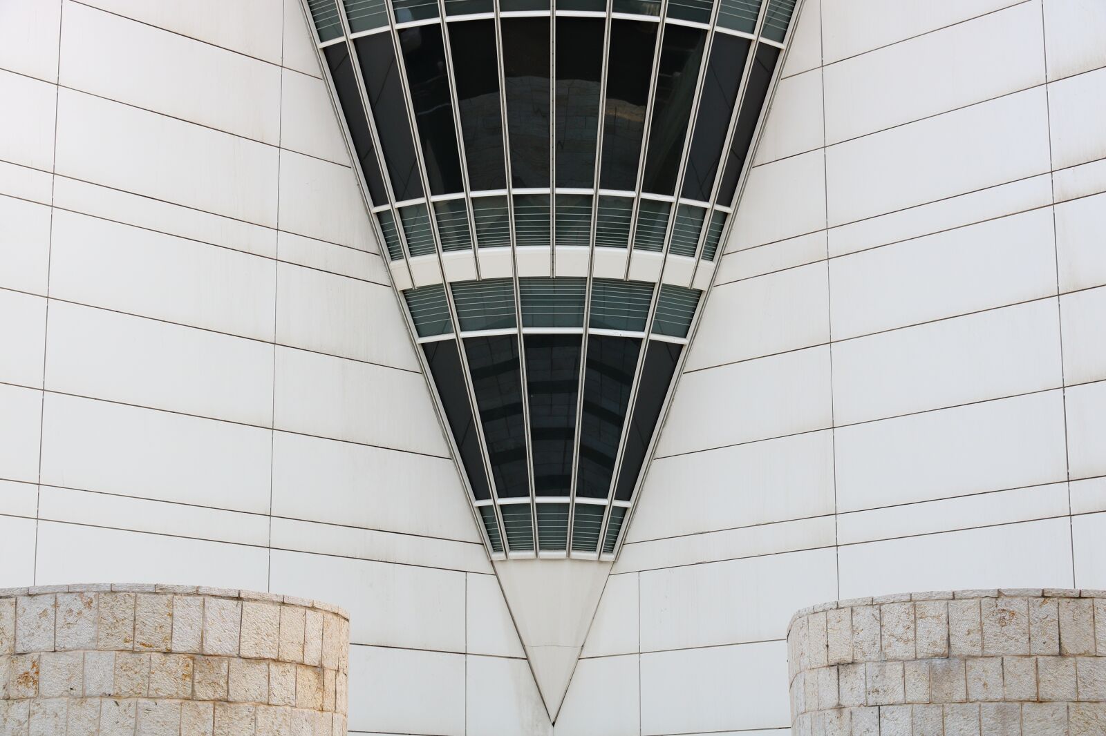 Canon EOS 750D (EOS Rebel T6i / EOS Kiss X8i) sample photo. Israel, haifa, sail building photography