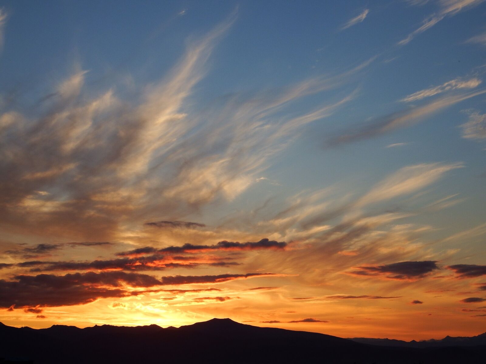 Fujifilm FinePix S1 sample photo. Sunset, clouds, evening photography