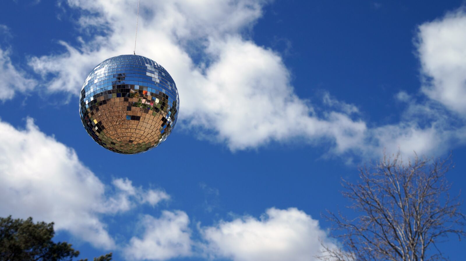 E 18-50mm F4-5.6 sample photo. Mirror ball, sky, clouds photography