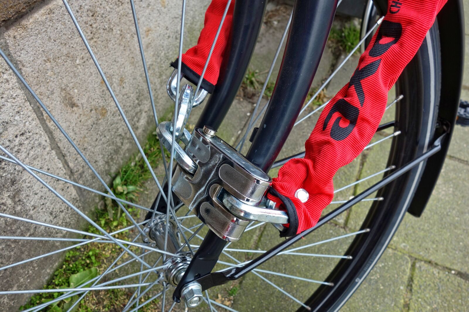 Sony Cyber-shot DSC-RX100 sample photo. Lock, bicycle lock, wheel photography