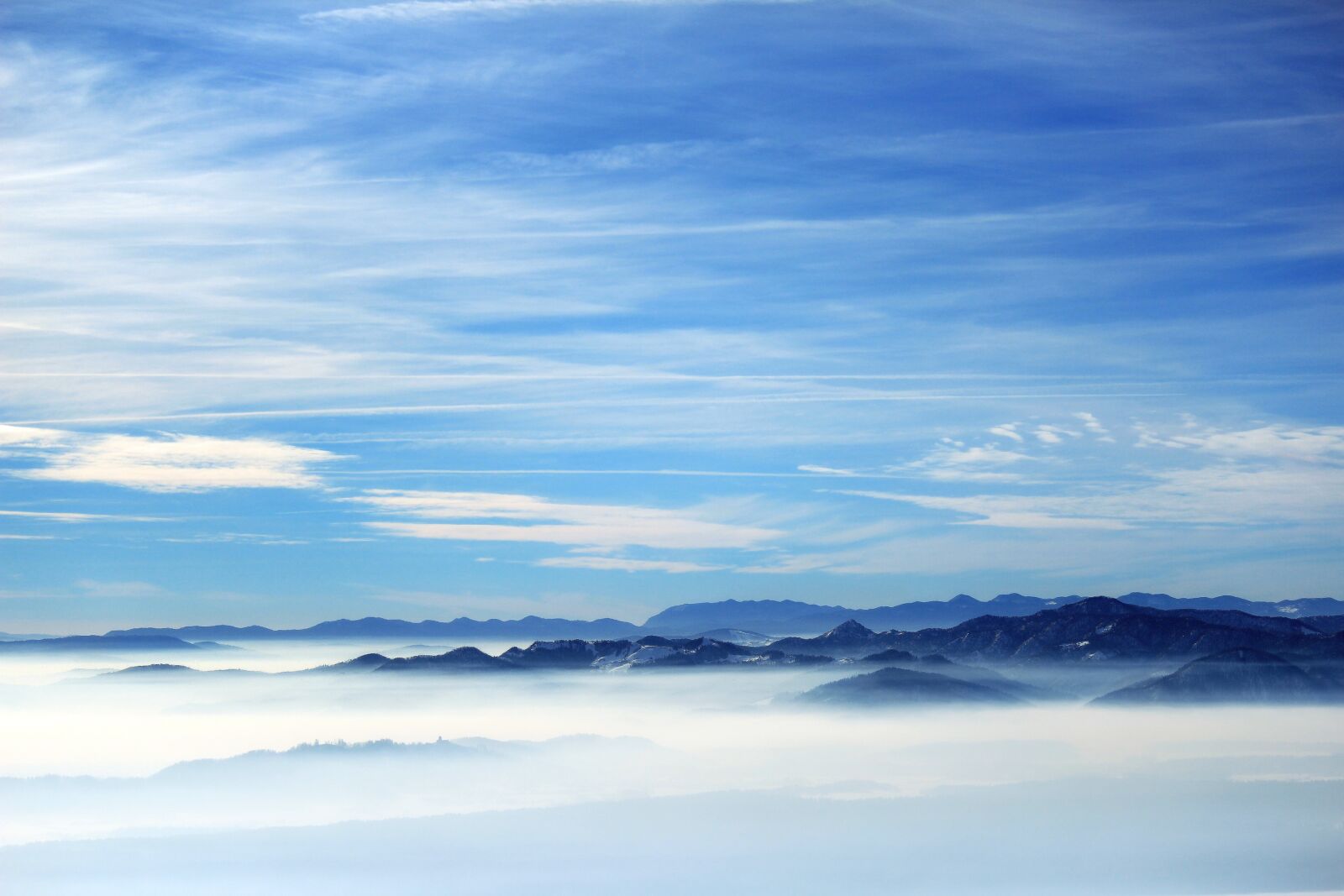 Canon EOS 600D (Rebel EOS T3i / EOS Kiss X5) sample photo. Sky, blue, mountain photography
