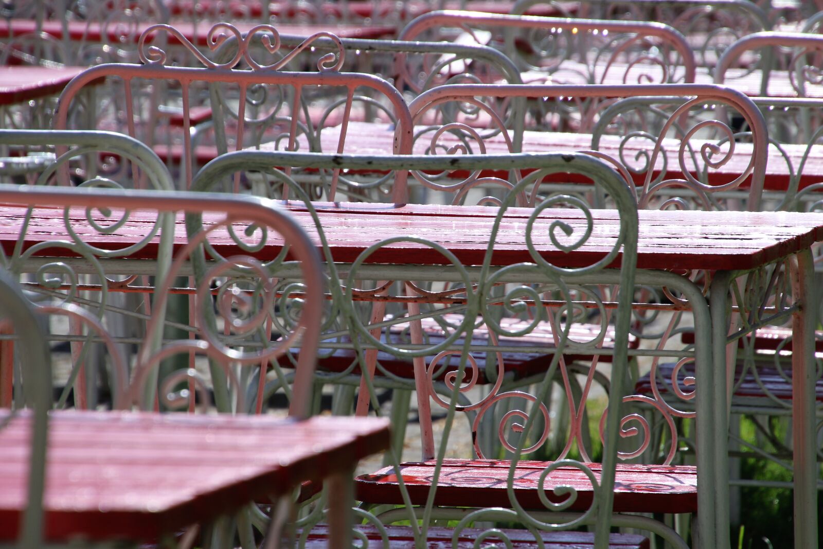 Canon EOS 7D Mark II sample photo. Alfresco, cafe, chairs, chairs photography
