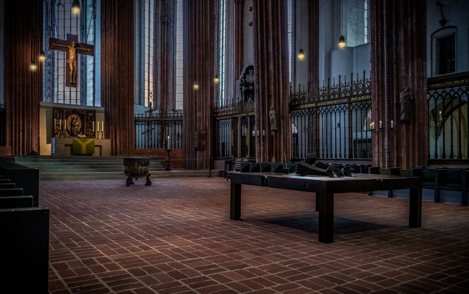 Sony a7 II + Sony FE 28-70mm F3.5-5.6 OSS sample photo. Church, chapel, altar photography
