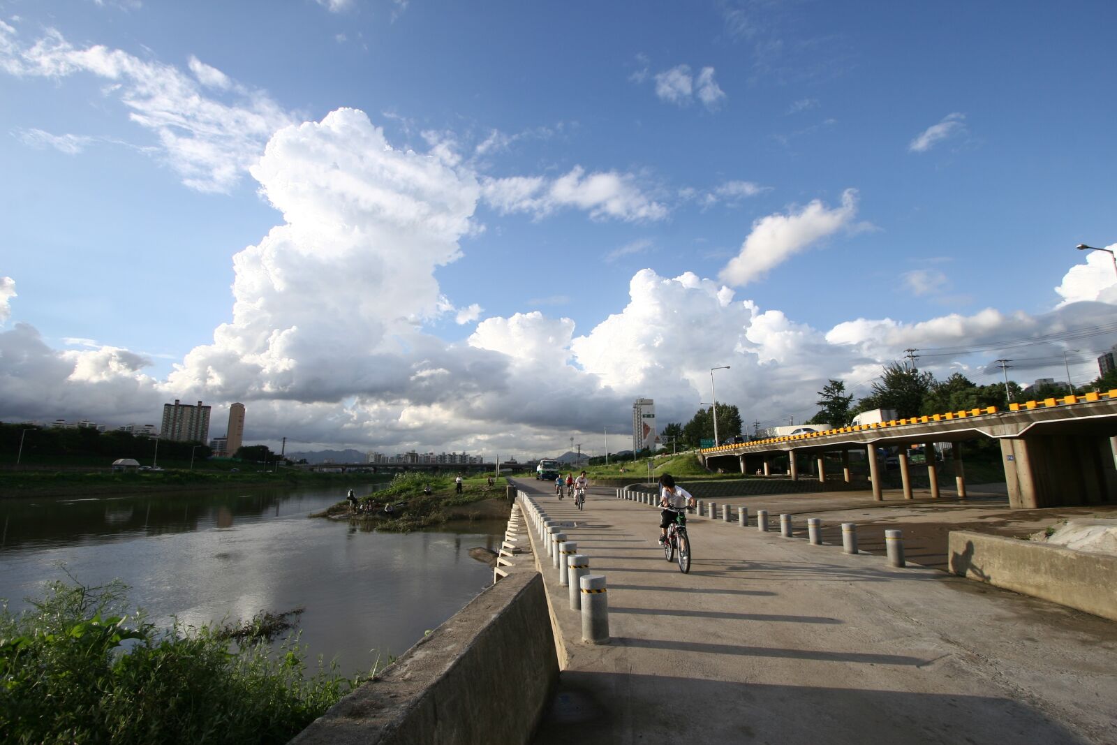 Canon EOS 30D sample photo. Cloud, sky, white photography