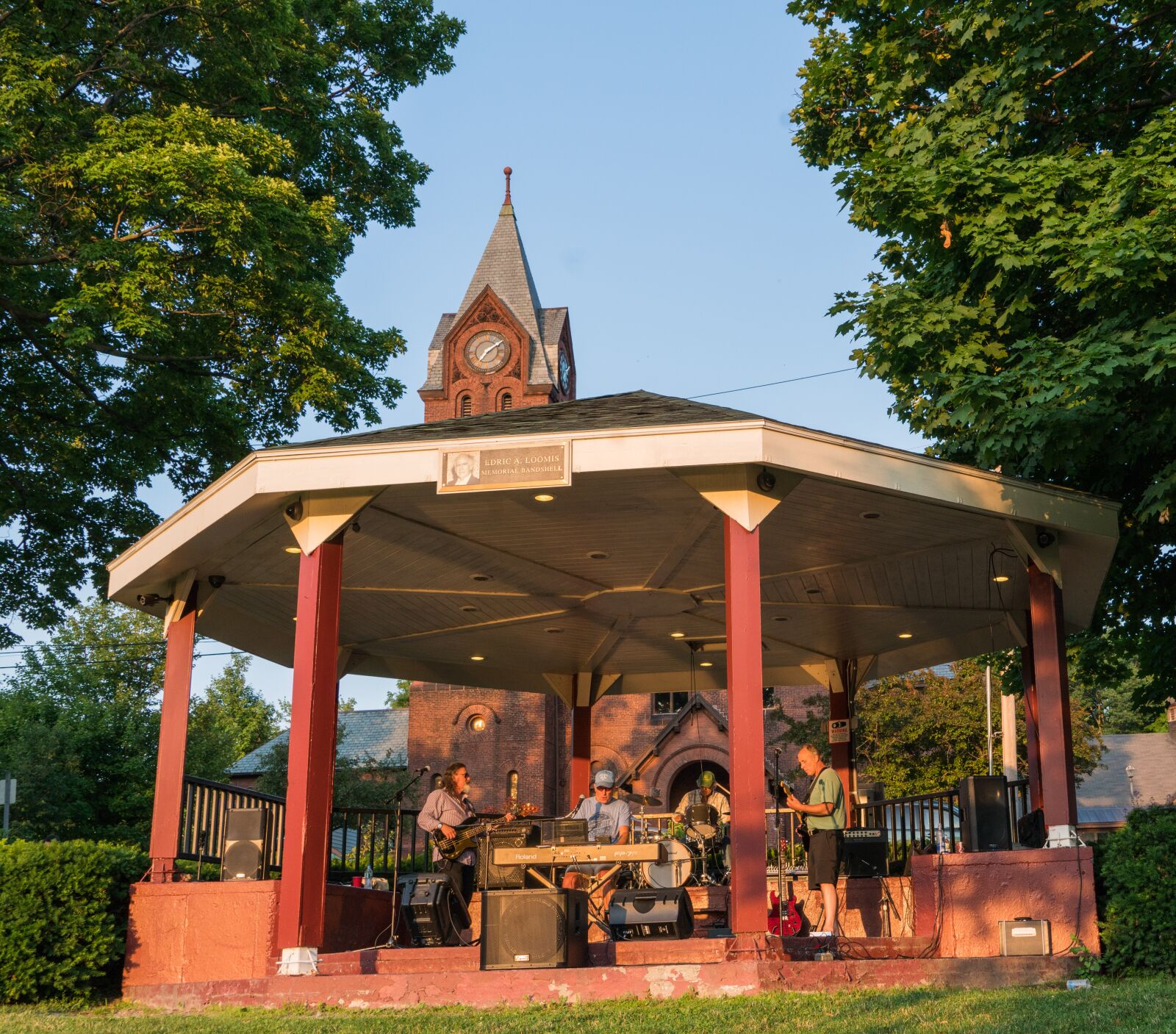 Sony a7R II + Sony FE 24-240mm F3.5-6.3 OSS sample photo. Vermont, st albans, gazebo photography