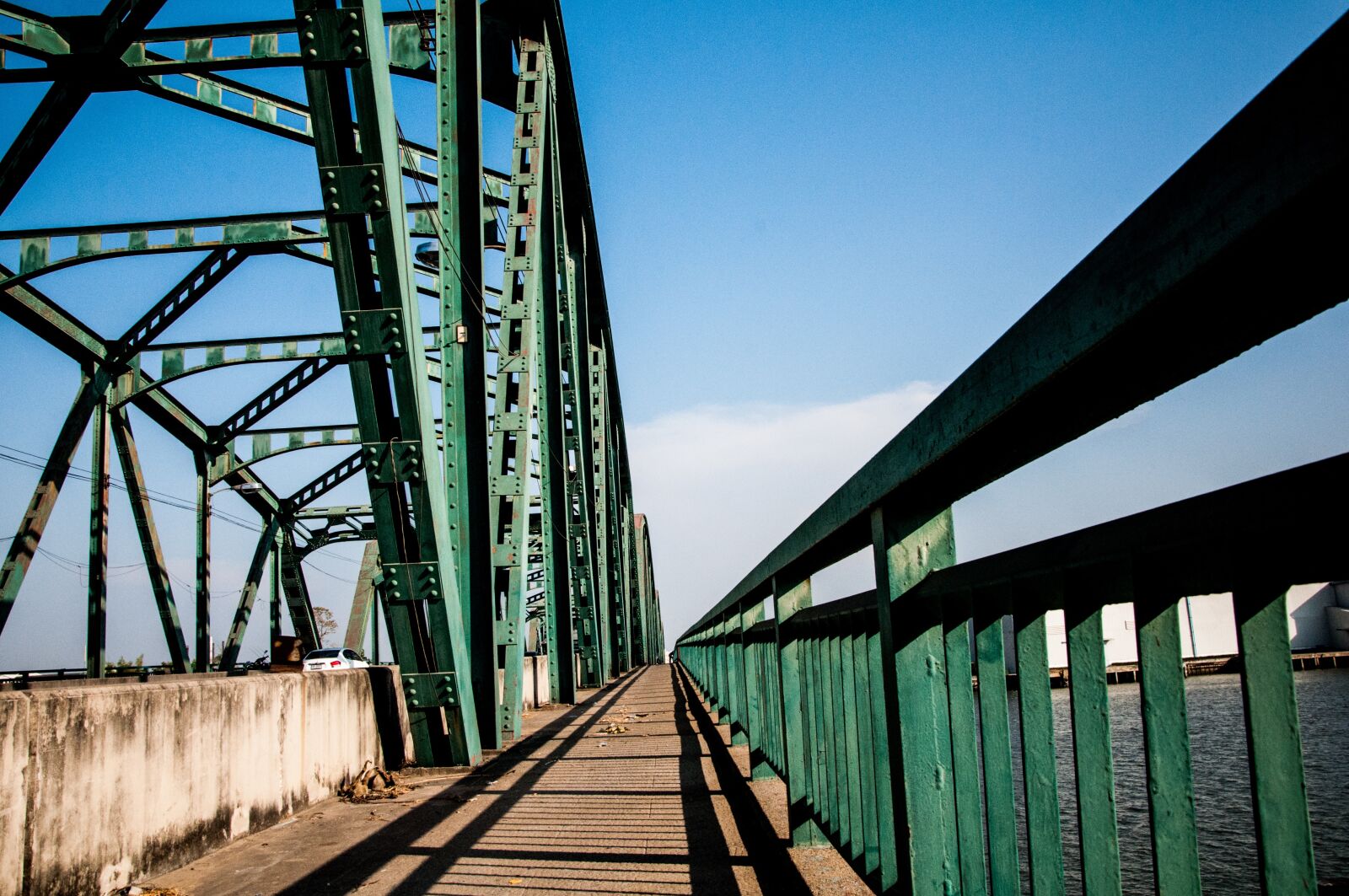 Nikon D90 sample photo. The bridge manual v photography