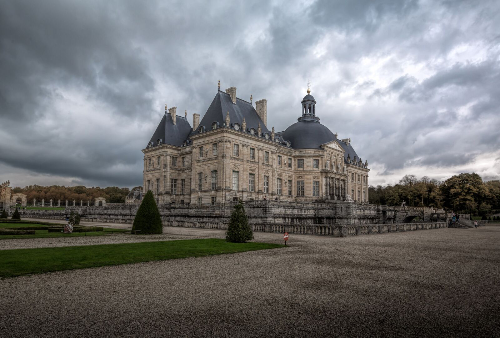 Canon EF 16-35mm F2.8L II USM sample photo. Castle, vaux-le-vicompte, architecture photography