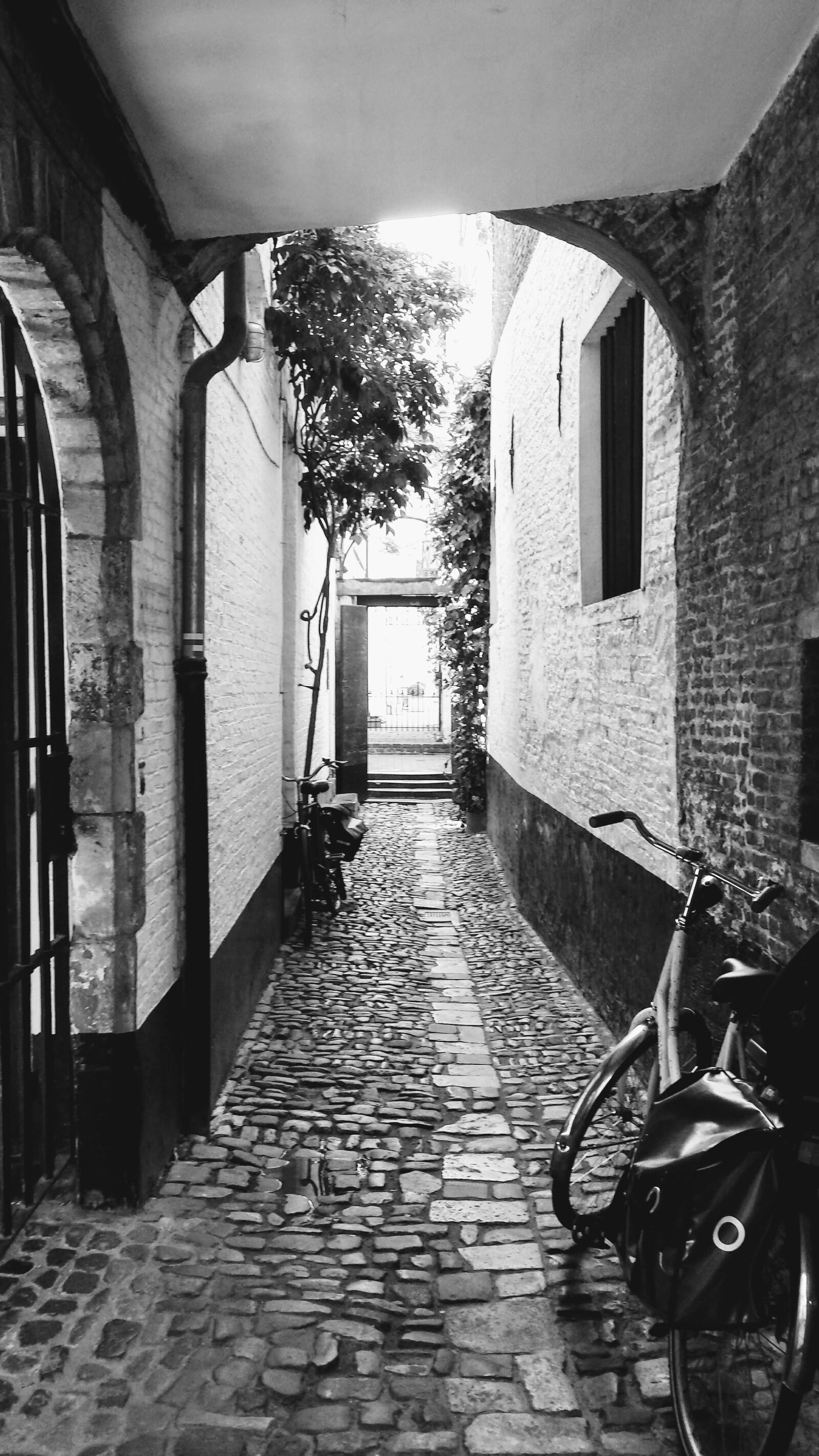 Samsung Galaxy S4 sample photo. Antwerp, vlaeykensgang, old town photography