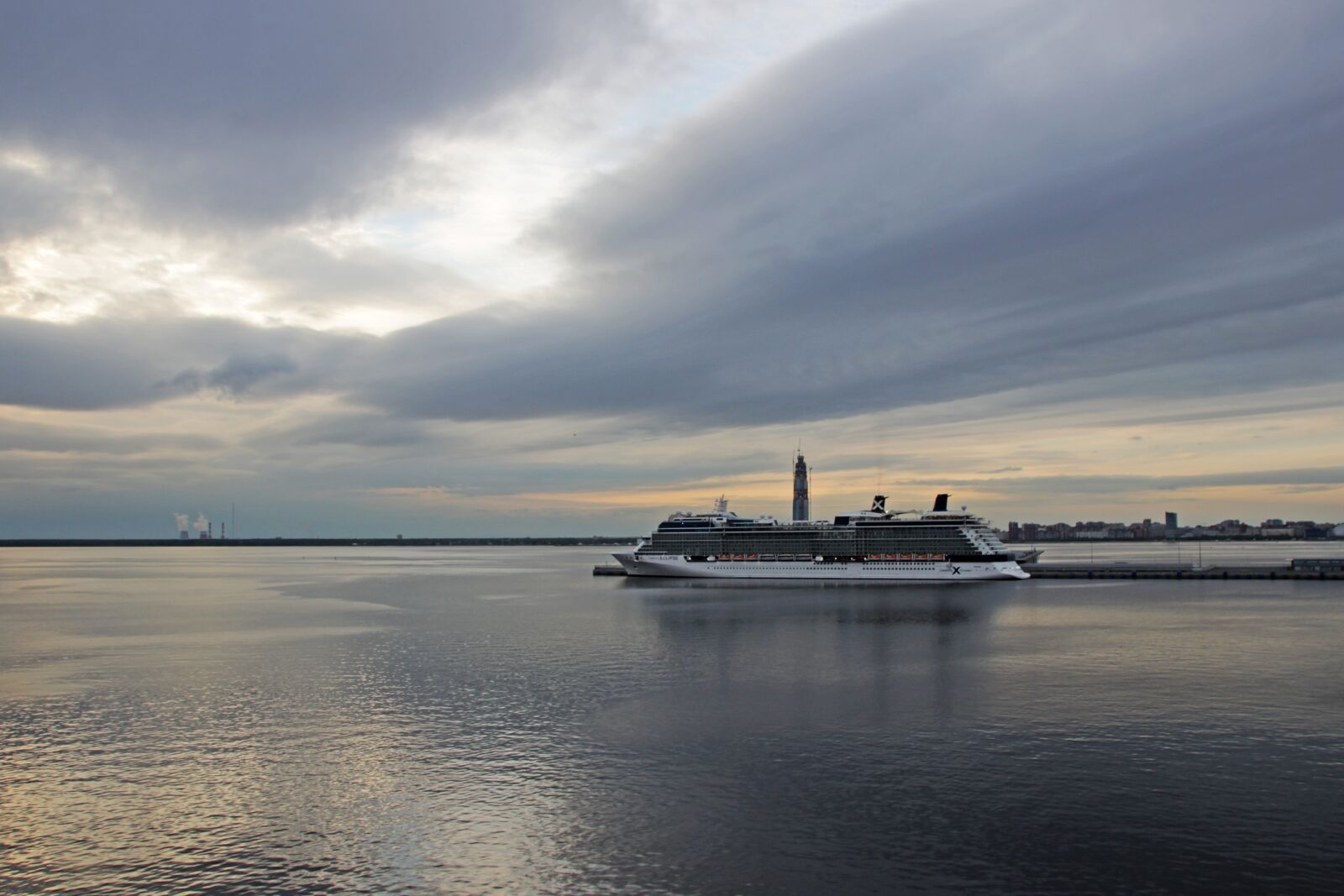 Canon EOS 600D (Rebel EOS T3i / EOS Kiss X5) sample photo. Sankt petersburg, new port photography