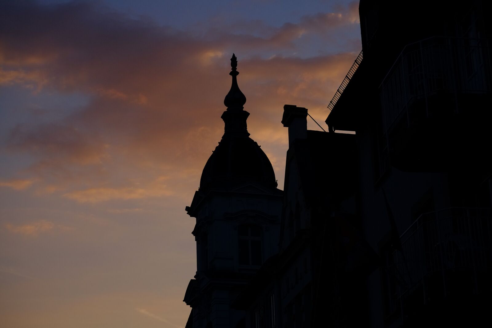 Fujifilm X-E1 + Fujifilm XC 50-230mm F4.5-6.7 OIS sample photo. Silouette, house, building photography