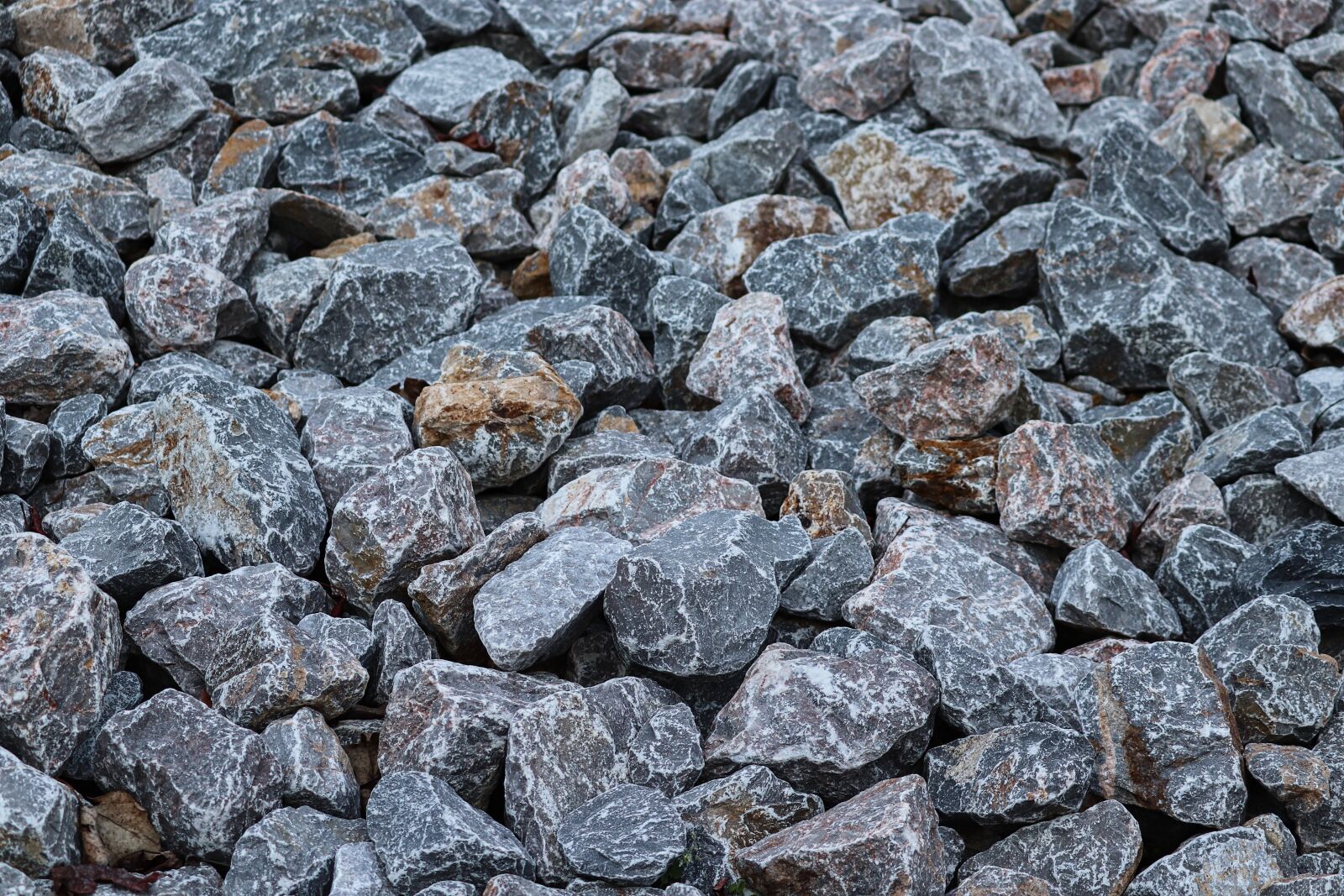 Canon EOS 200D (EOS Rebel SL2 / EOS Kiss X9) sample photo. Stones, gravel, texture photography
