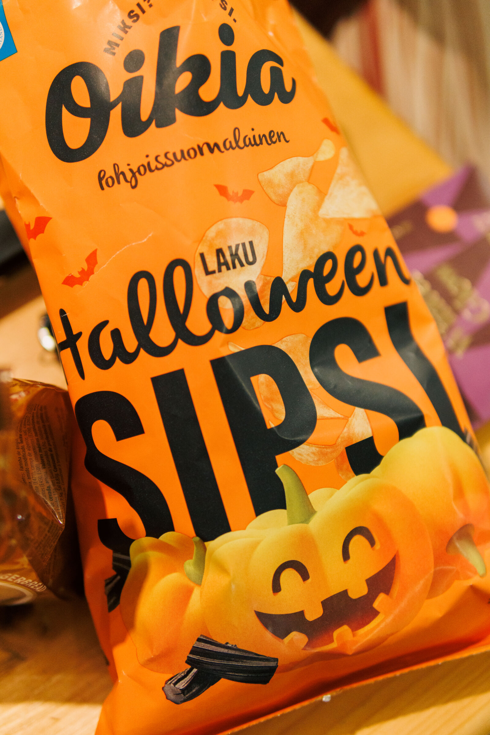 Canon EOS R7 sample photo. Halloween licorice chips photography