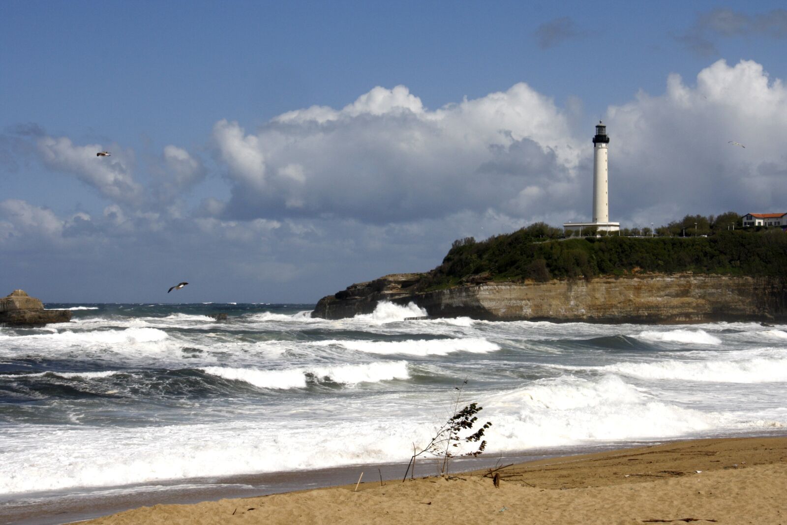 Canon EOS 1000D (EOS Digital Rebel XS / EOS Kiss F) sample photo. Lighthouse, sea, waves photography