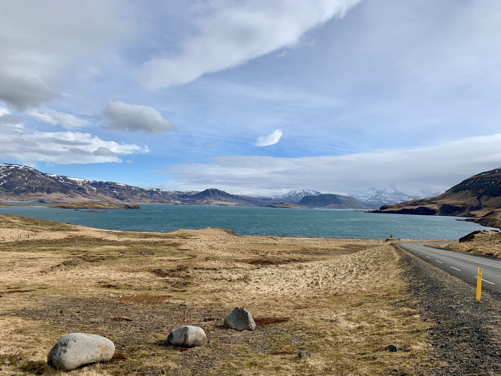 iPhone XS back dual camera 4.25mm f/1.8 sample photo. Iceland, lake, cliff photography