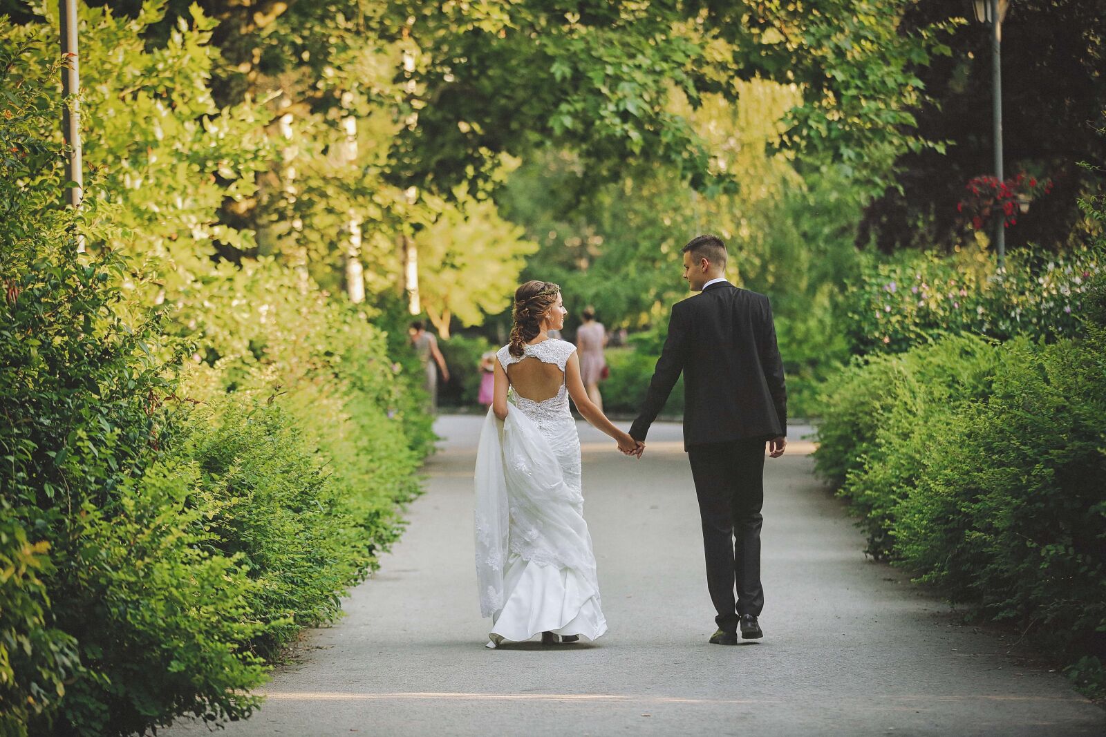 Canon EOS 6D sample photo. Bride, garden, groom, wedding photography