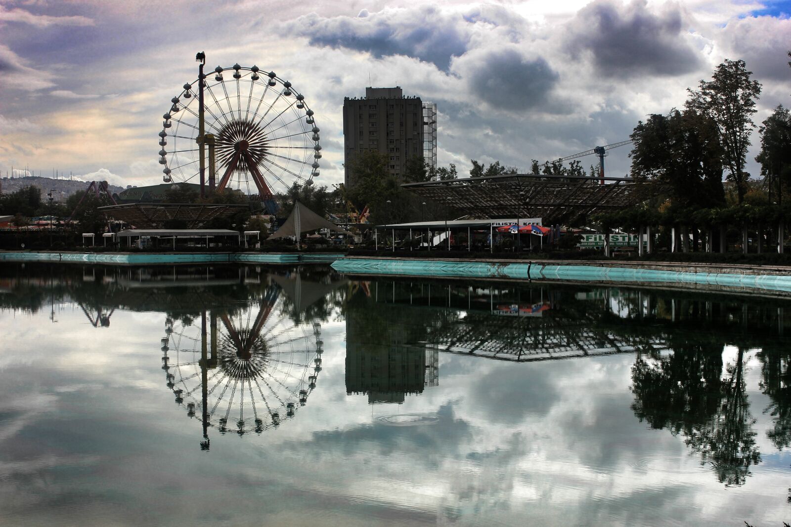 Canon EOS 600D (Rebel EOS T3i / EOS Kiss X5) sample photo. Youth park, ankara, pool photography