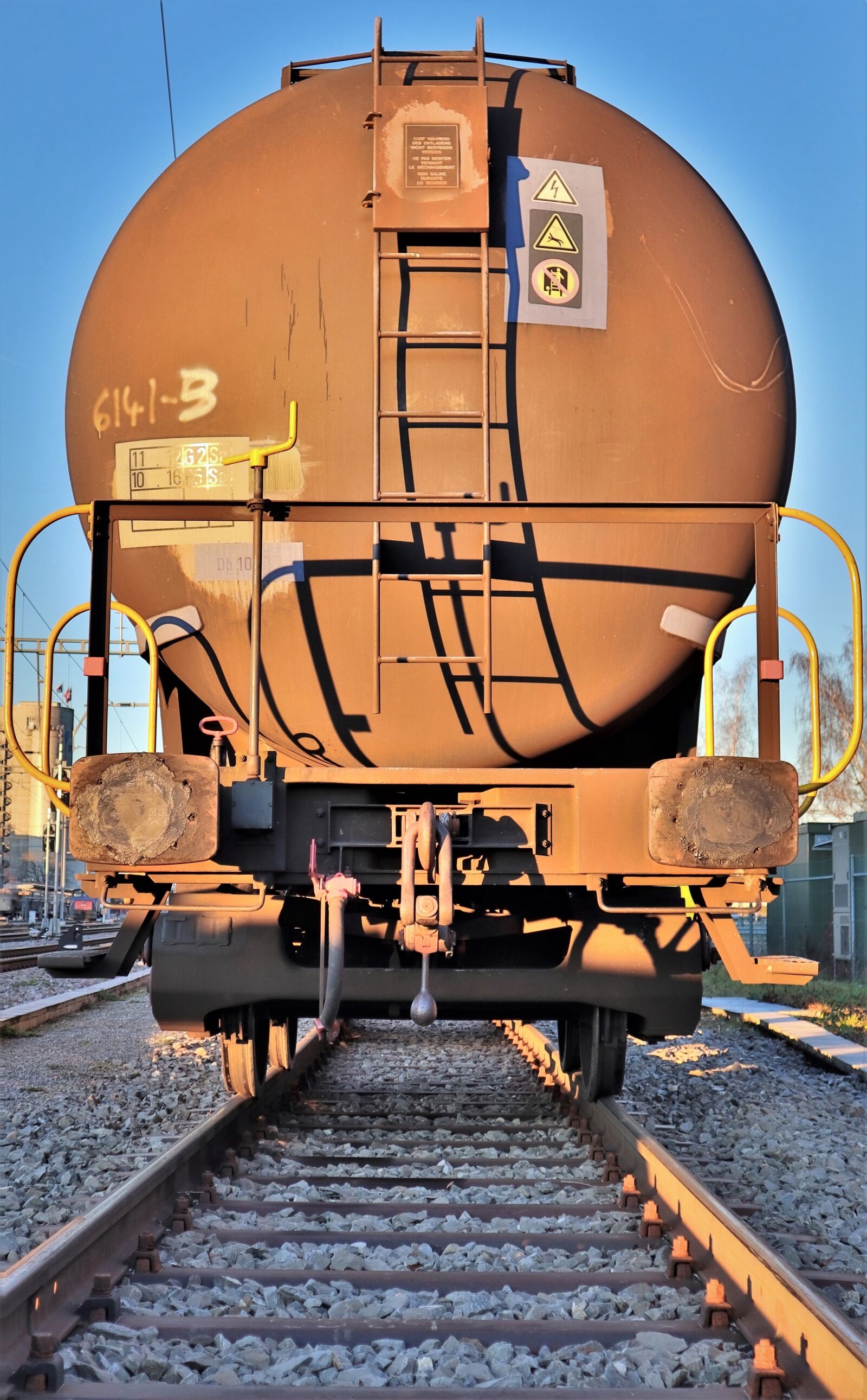 Canon EF-M 15-45mm F3.5-6.3 IS STM sample photo. Railway, train, goods wagons photography