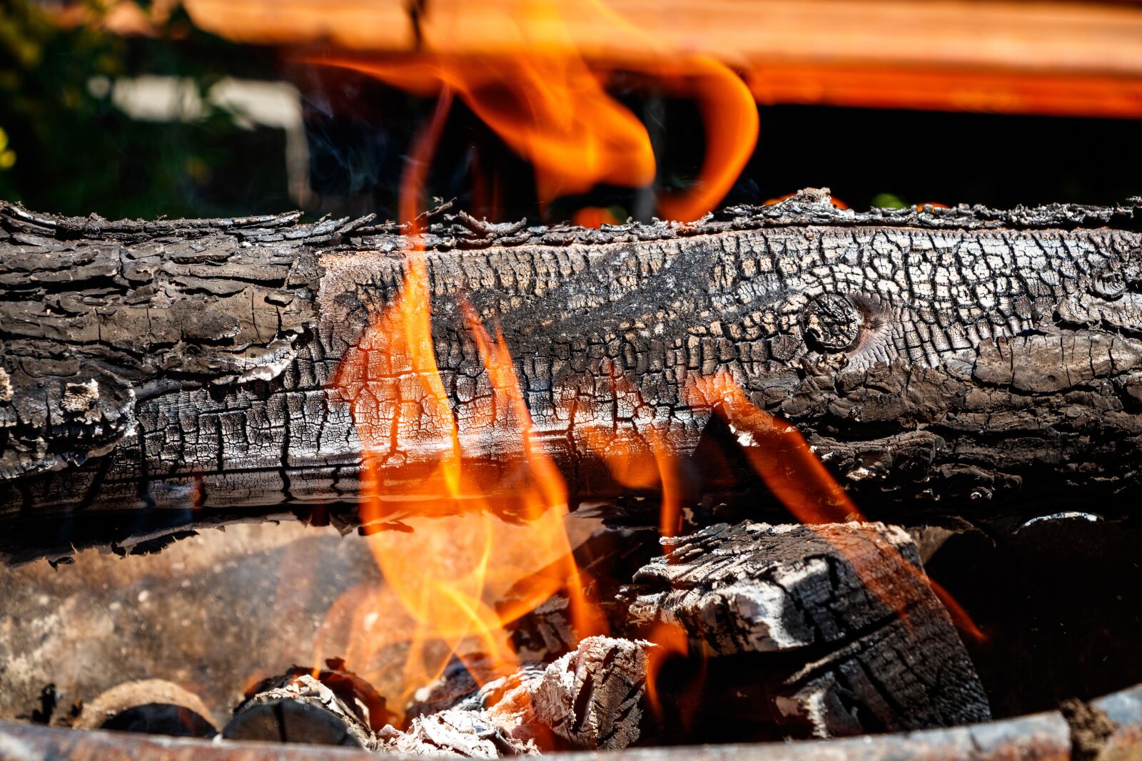 Canon EF-S 18-135mm F3.5-5.6 IS USM sample photo. Fire, red, coals photography