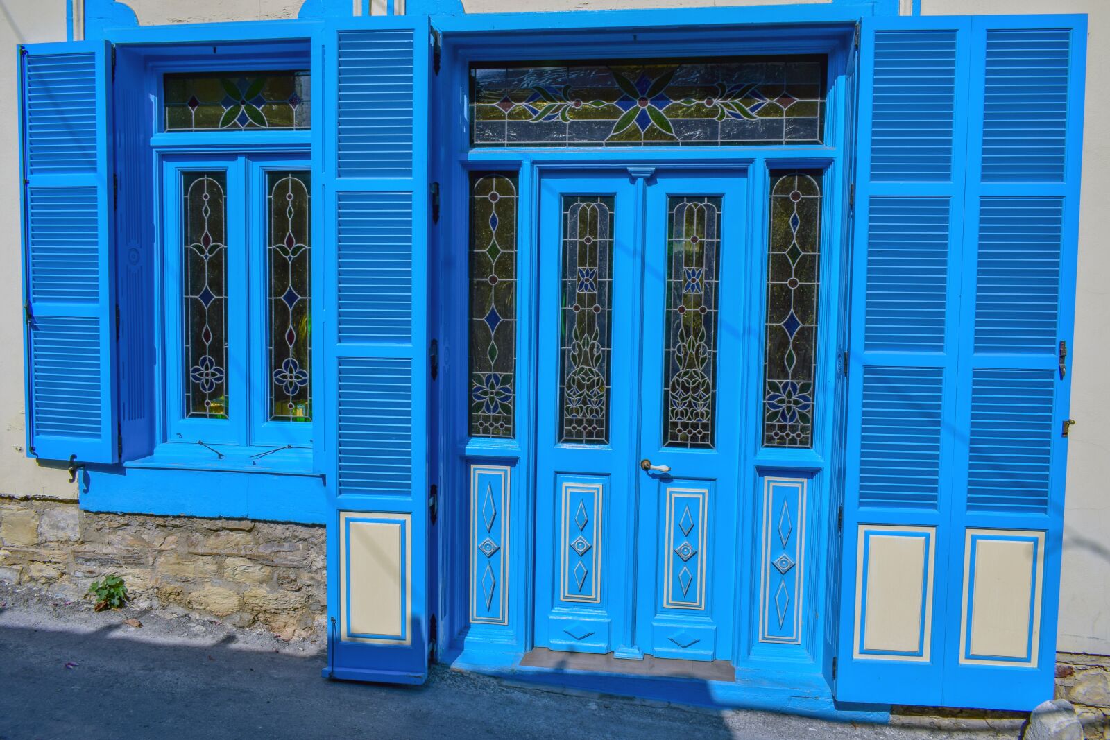 Nikon D3300 sample photo. Door, window, facade photography