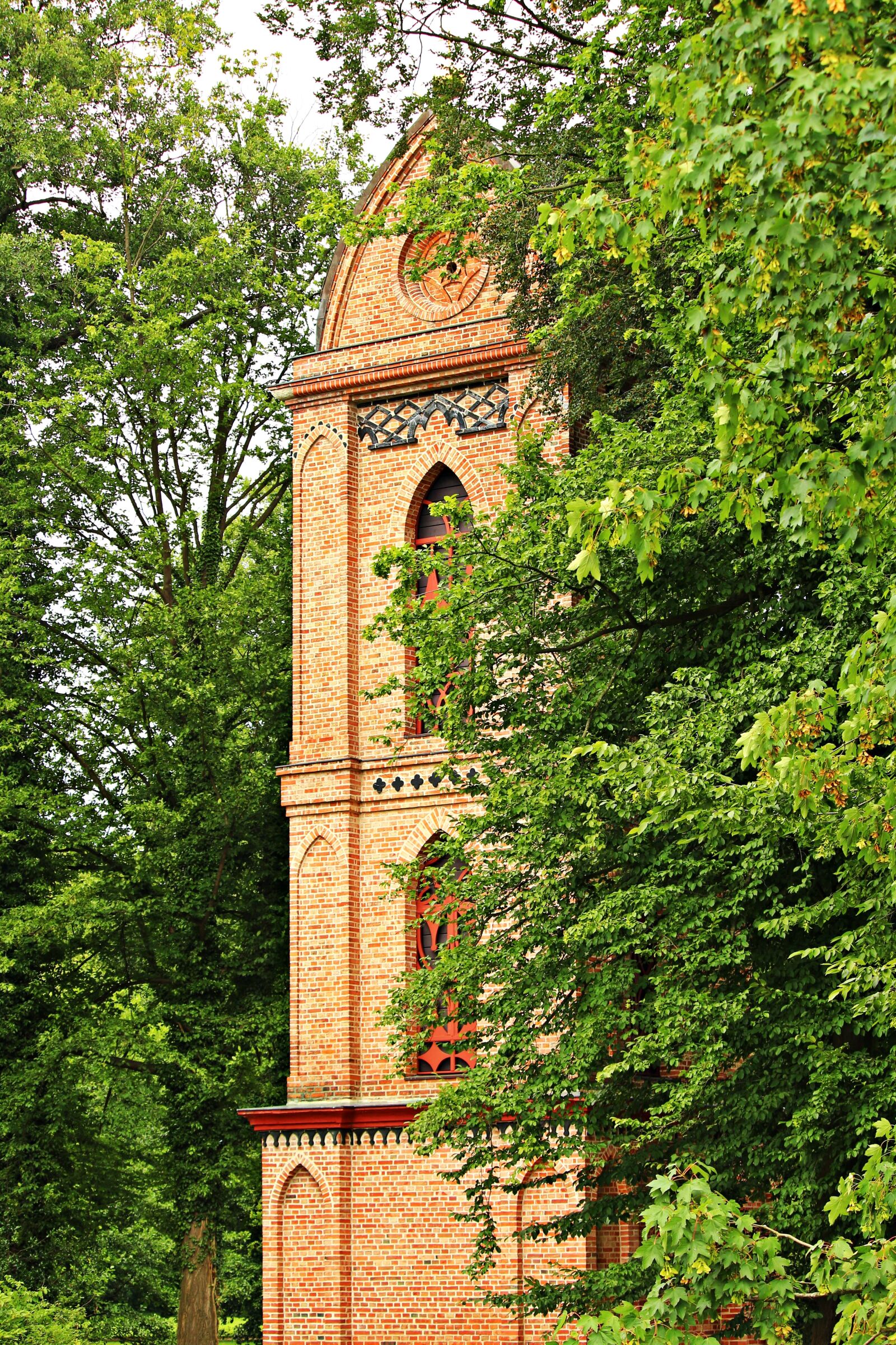 Canon EOS 100D (EOS Rebel SL1 / EOS Kiss X7) sample photo. Bell tower, ludwigslust-parchim, building photography