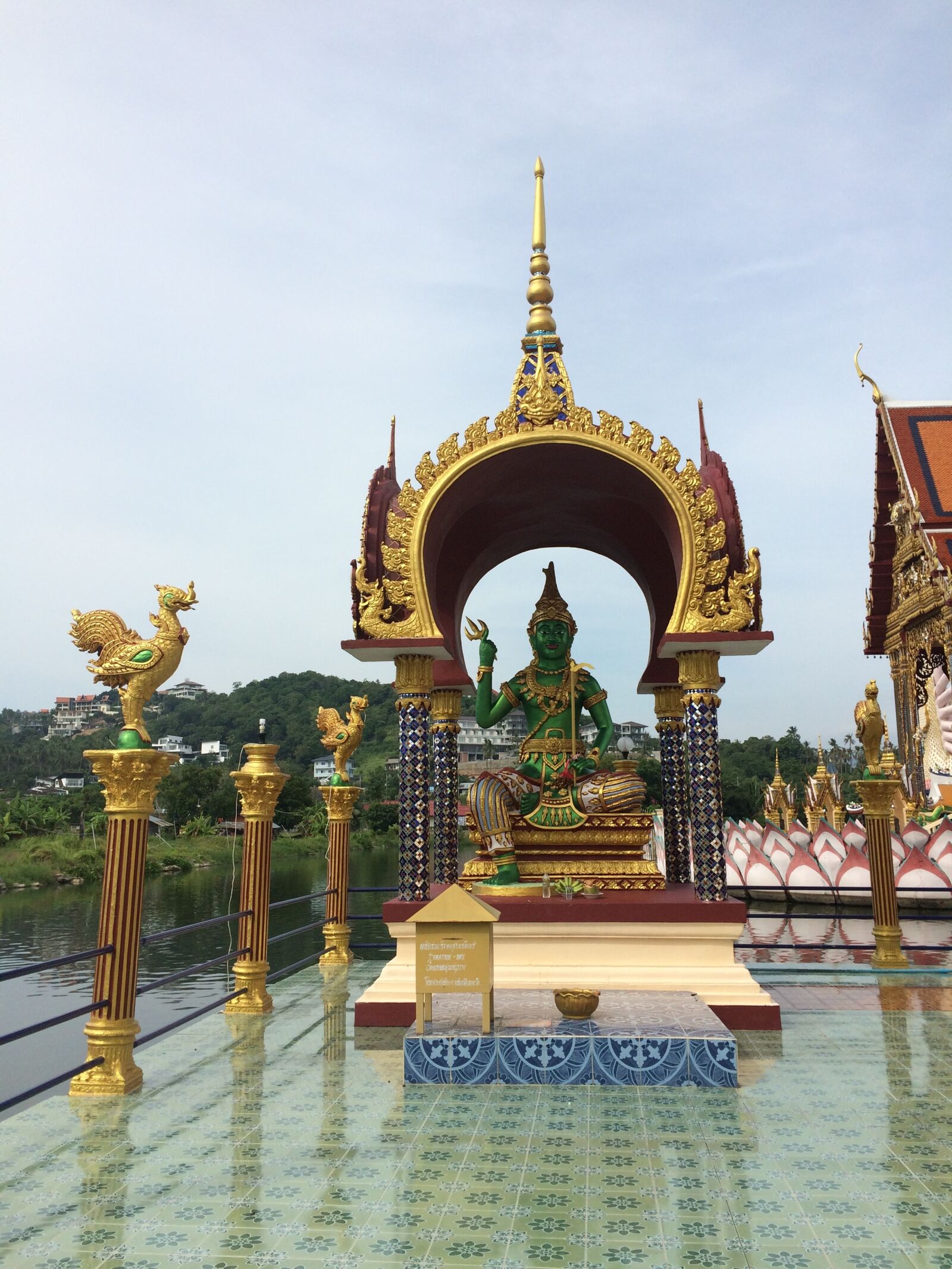 iPhone 5s back camera 4.15mm f/2.2 sample photo. Thailand, koh samui, temple photography