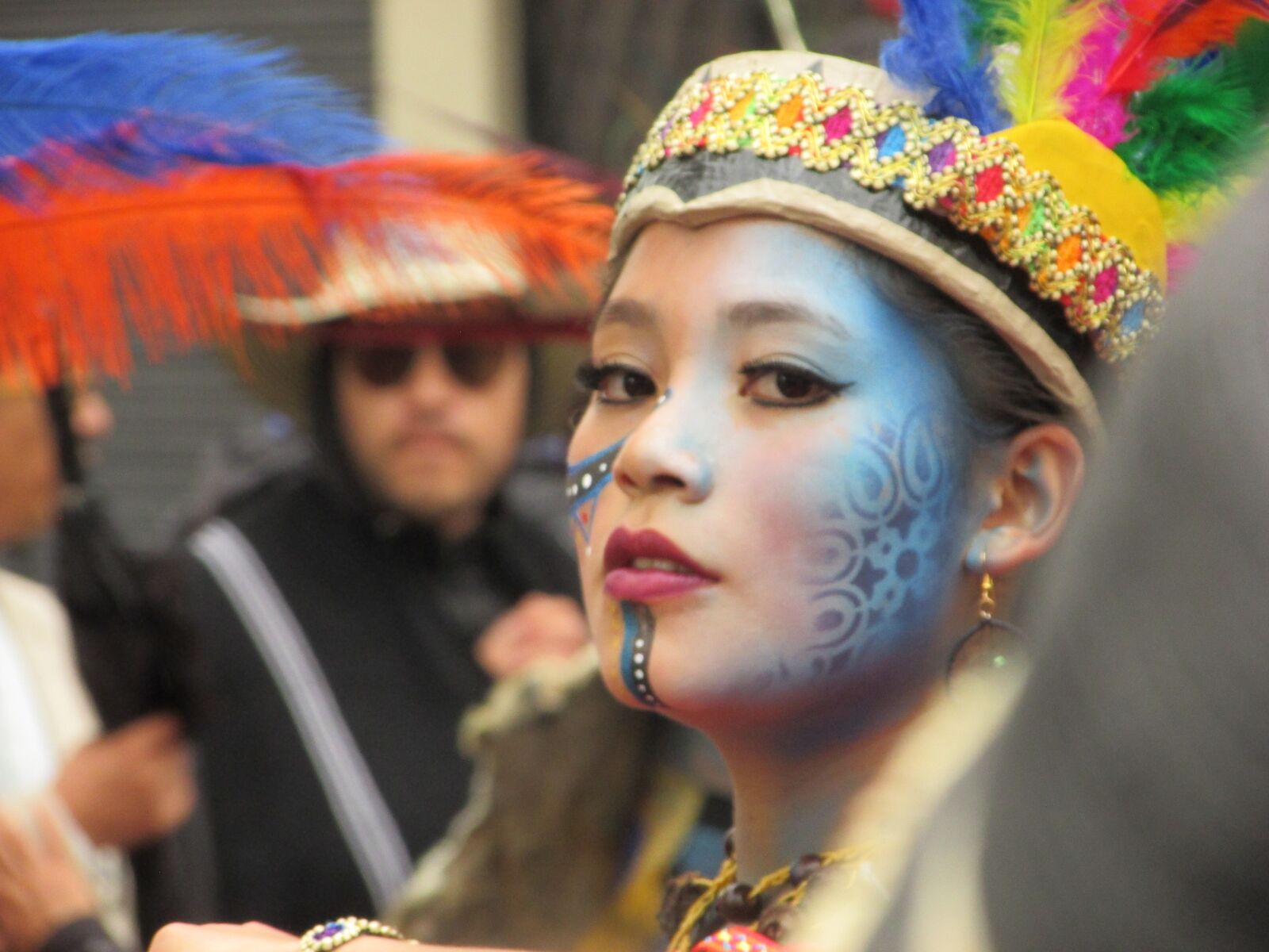 Canon PowerShot SX400 IS sample photo. Carnaval, mujer, color photography