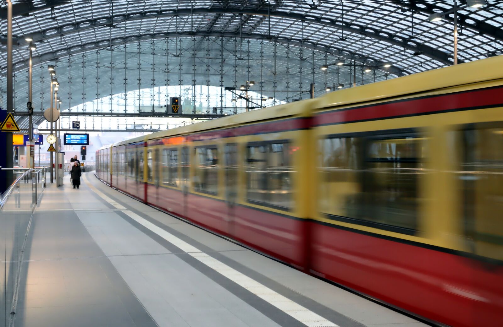 Nikon D5100 sample photo. Berlin, train, movement photography