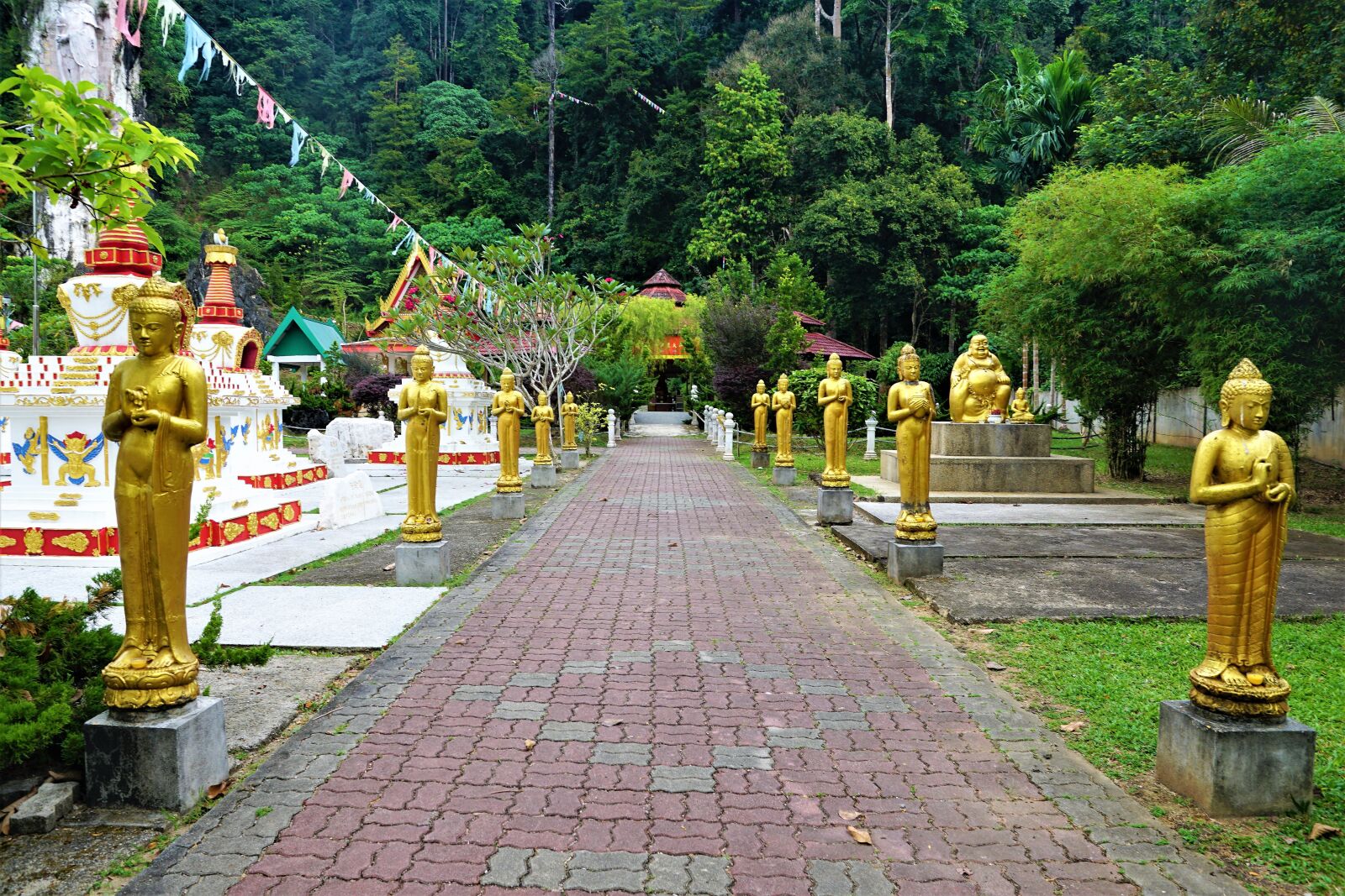 Sony DT 16-50mm F2.8 SSM sample photo. Buddha, religion, temple photography