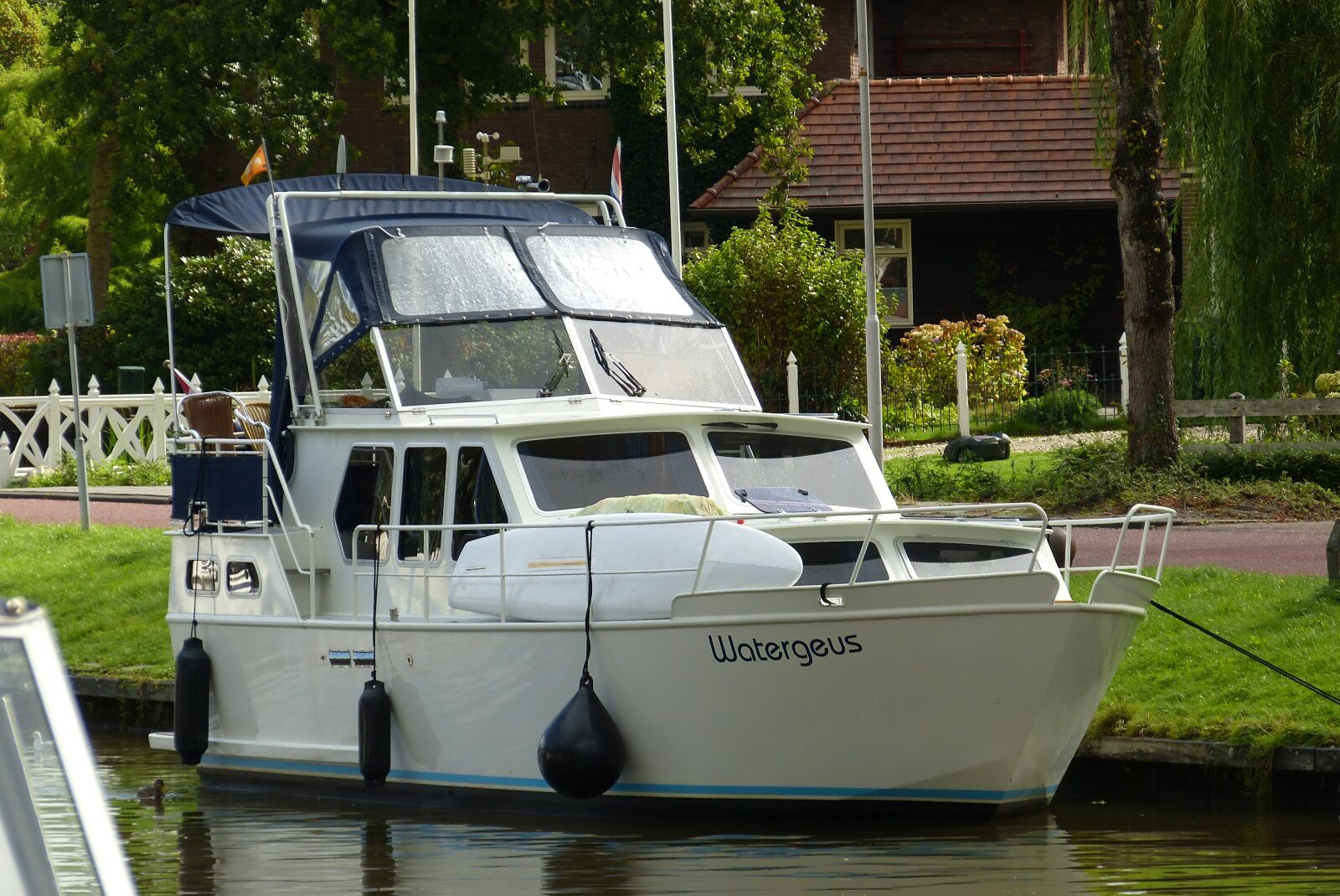 Panasonic Lumix DMC-FZ150 sample photo. Boat, vacations, netherlands photography