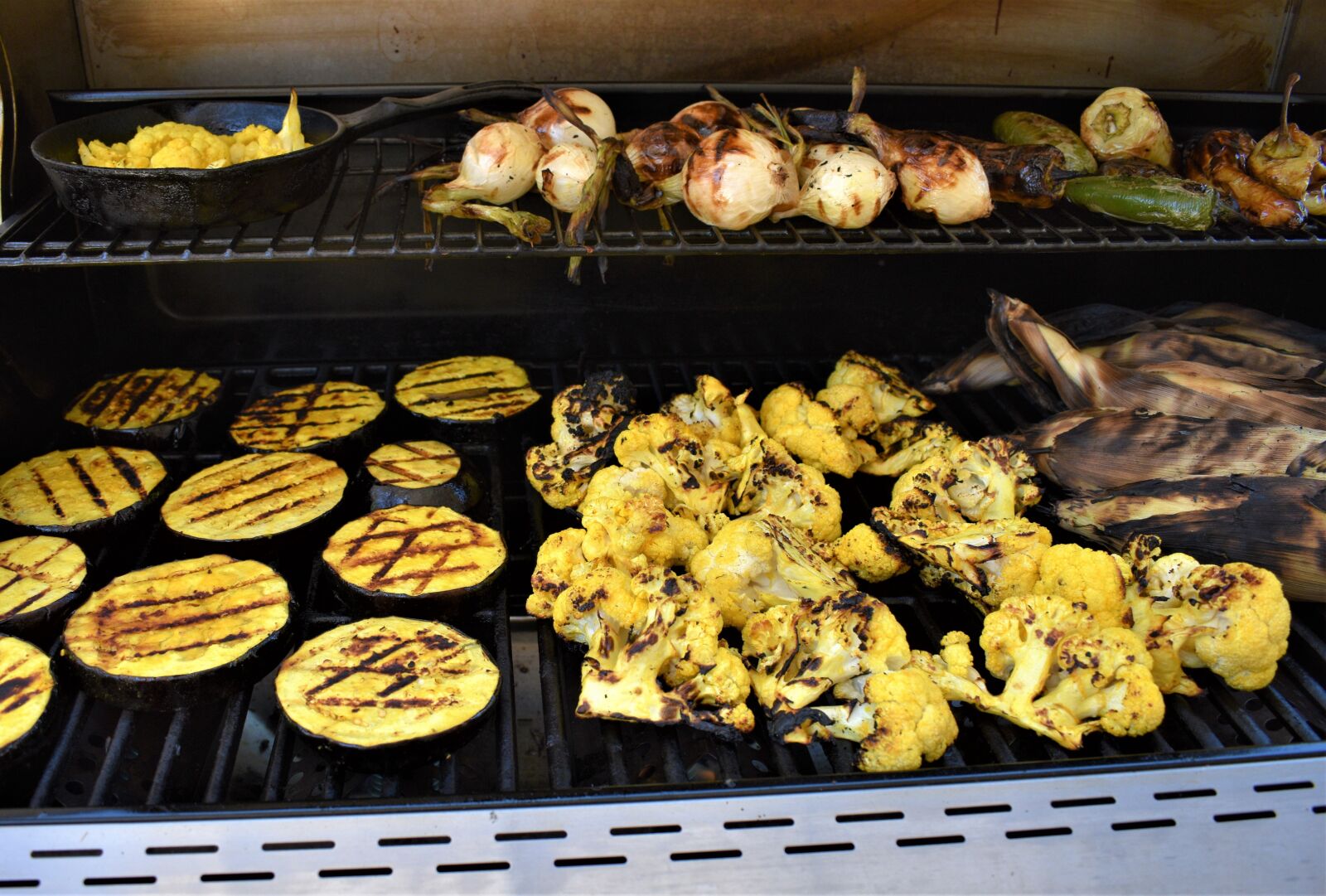 Nikon D3500 sample photo. Grilled vegetables, barbeque, onion photography
