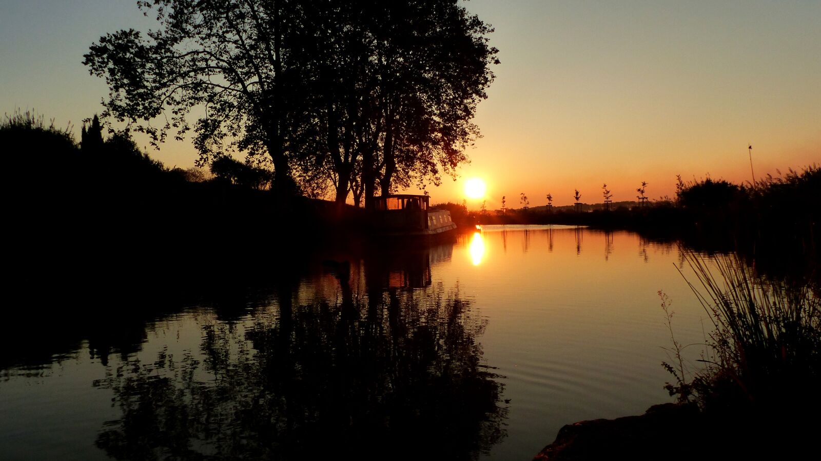 Panasonic Lumix DMC-FZ200 sample photo. Sunrise, canal du midi photography