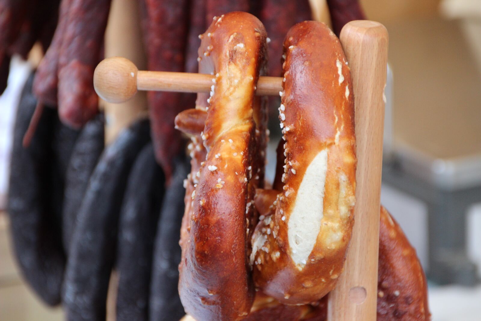 Canon EOS 600D (Rebel EOS T3i / EOS Kiss X5) sample photo. Pretzel, pretzels, eat photography