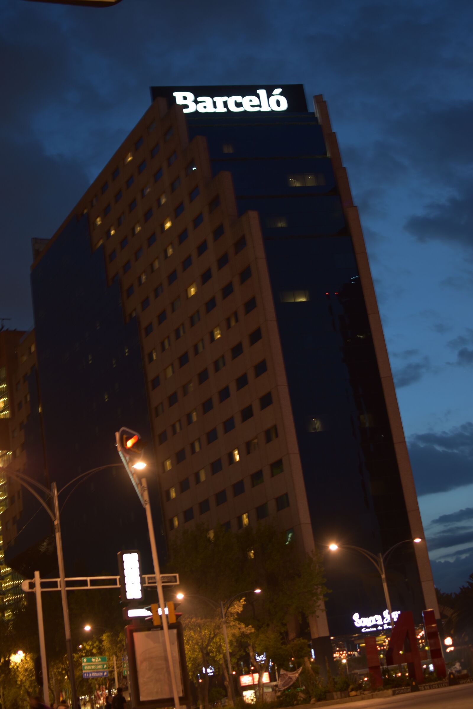 Nikon D5600 sample photo. Work, translate, city photography