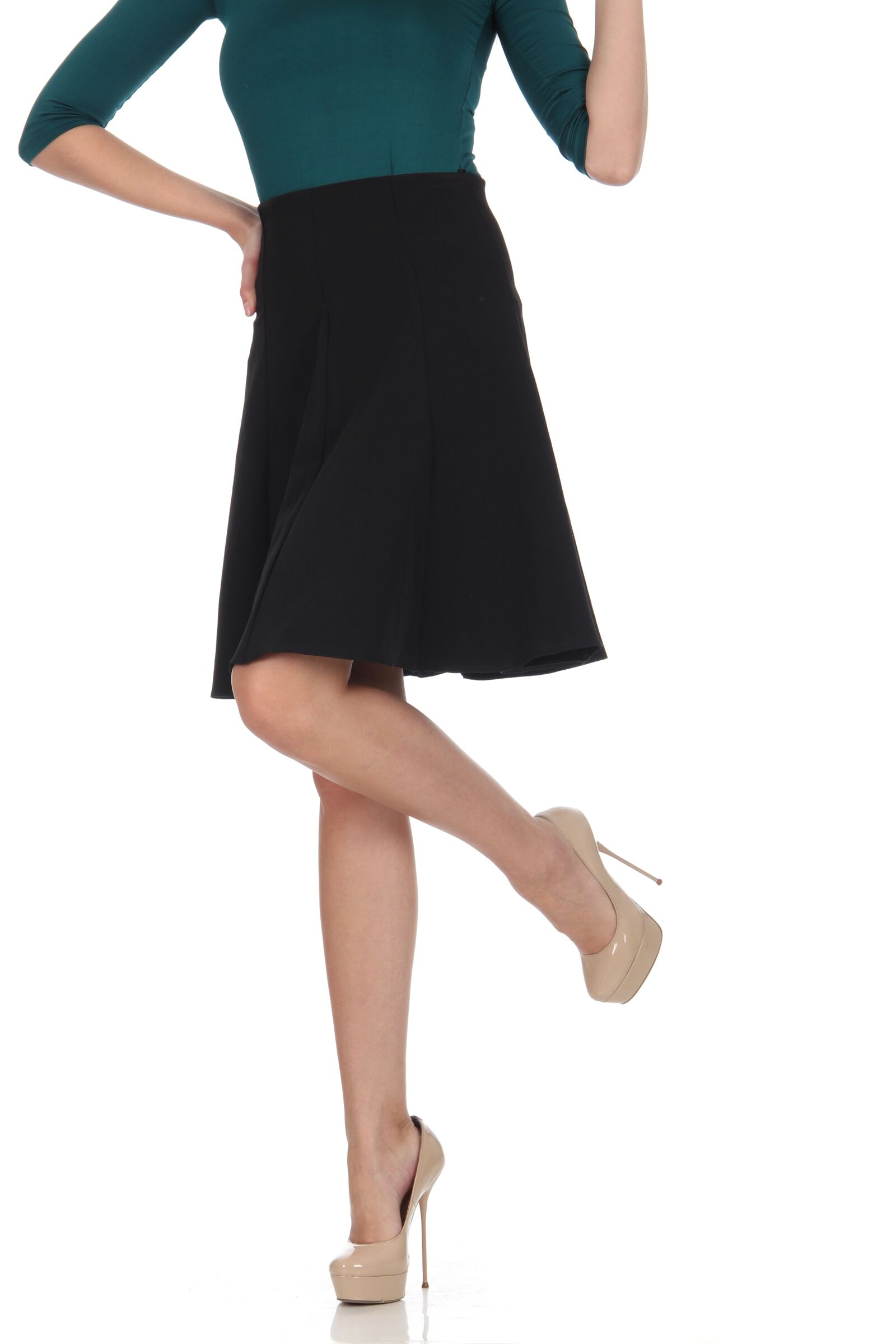 Canon EF-S 18-135mm F3.5-5.6 IS sample photo. Skirt, fashion, woman photography