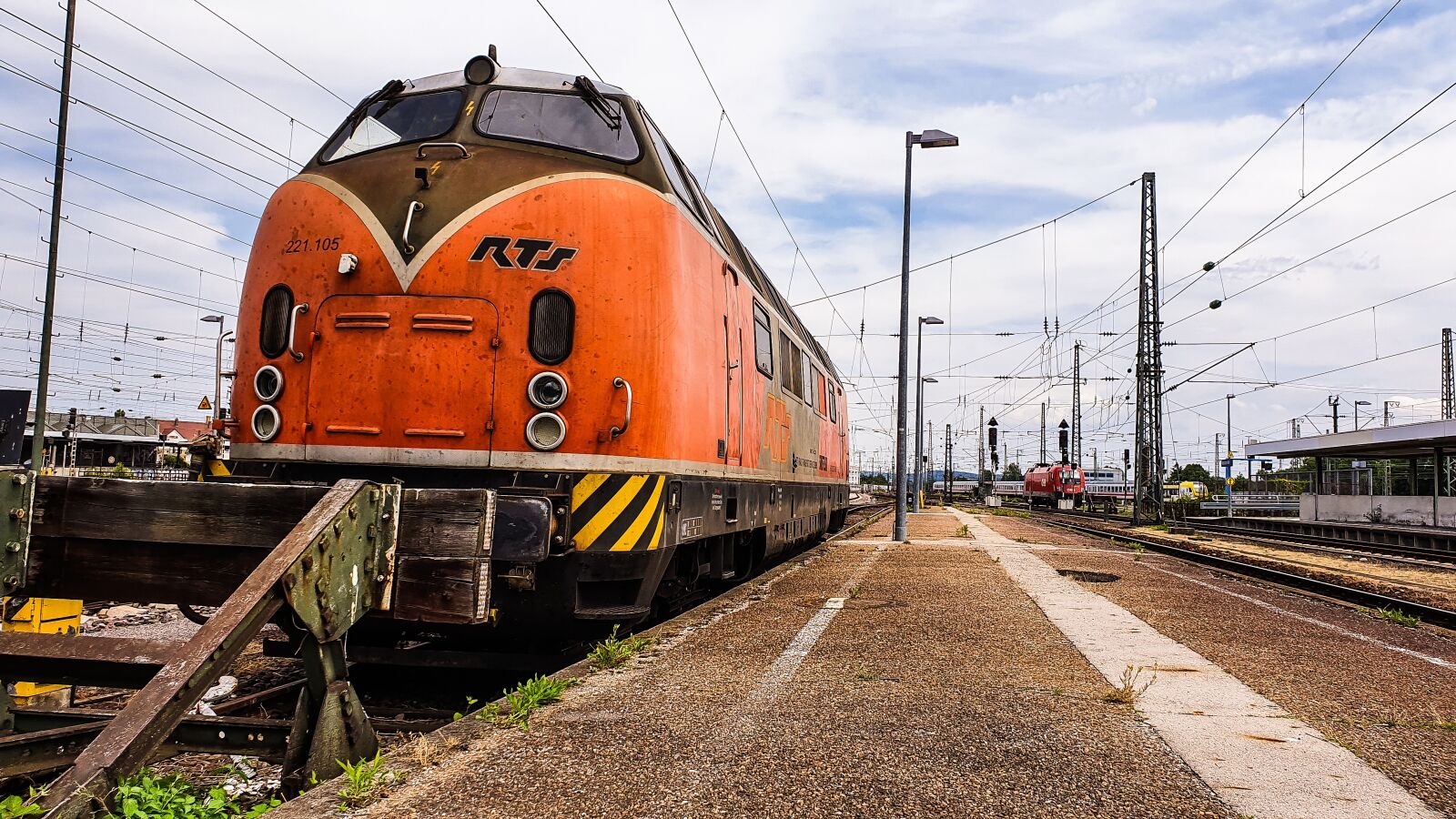 Samsung Galaxy S10 sample photo. Loco, locomotive, train photography